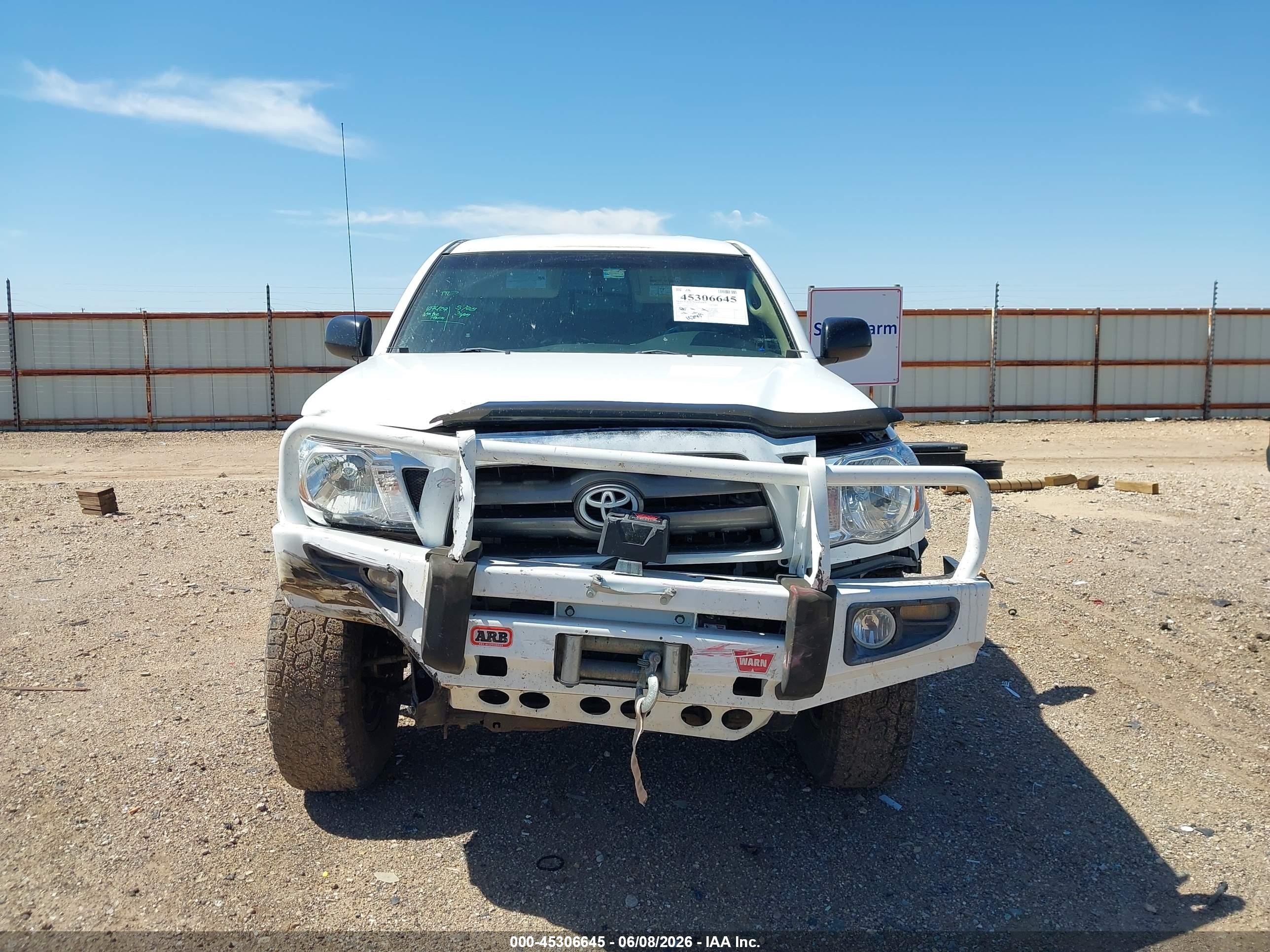 2010 Toyota Tacoma Base V6 Белый vin: 3TMLU4EN1AM041829