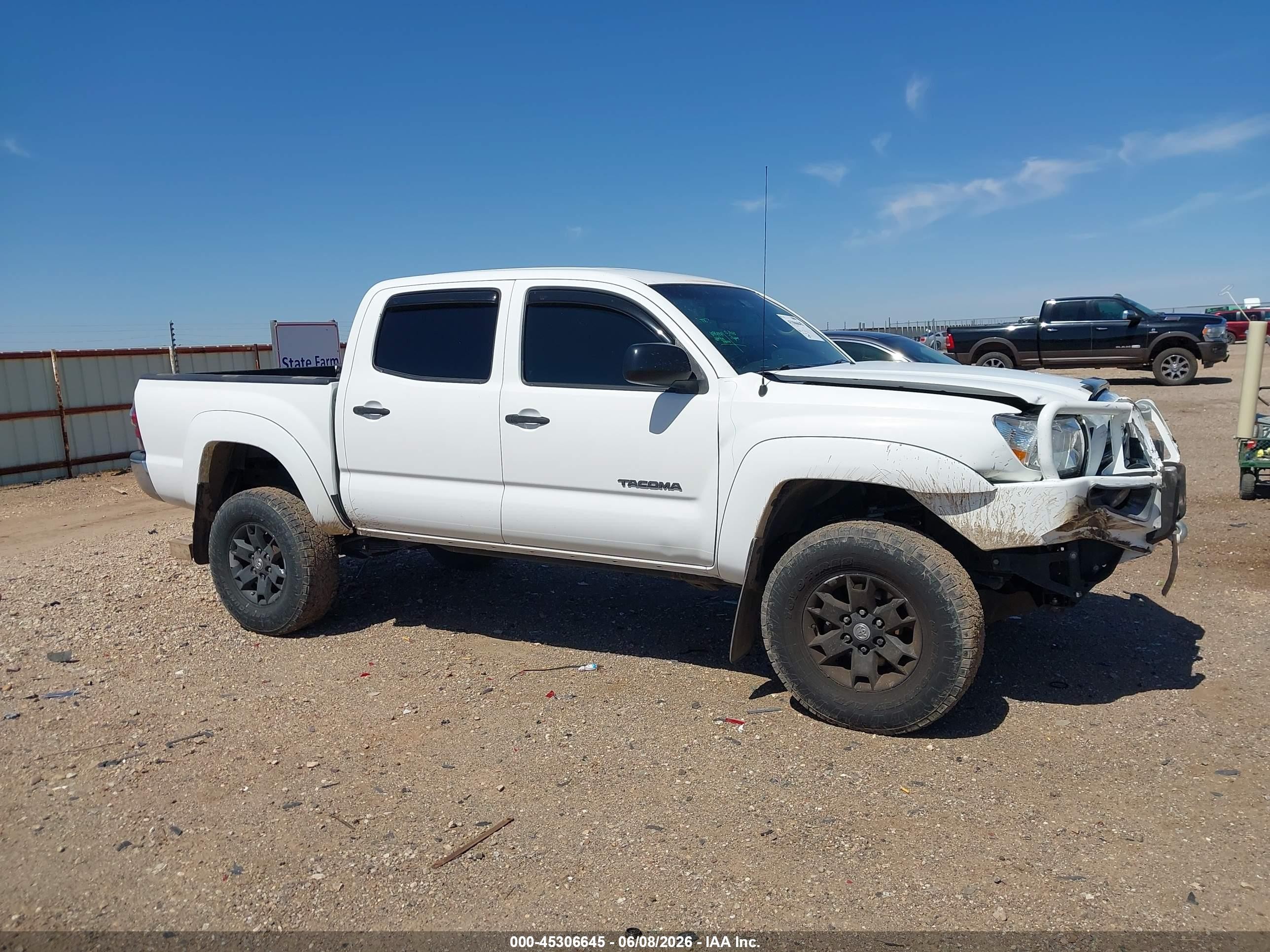 2010 Toyota Tacoma Base V6 Белый vin: 3TMLU4EN1AM041829