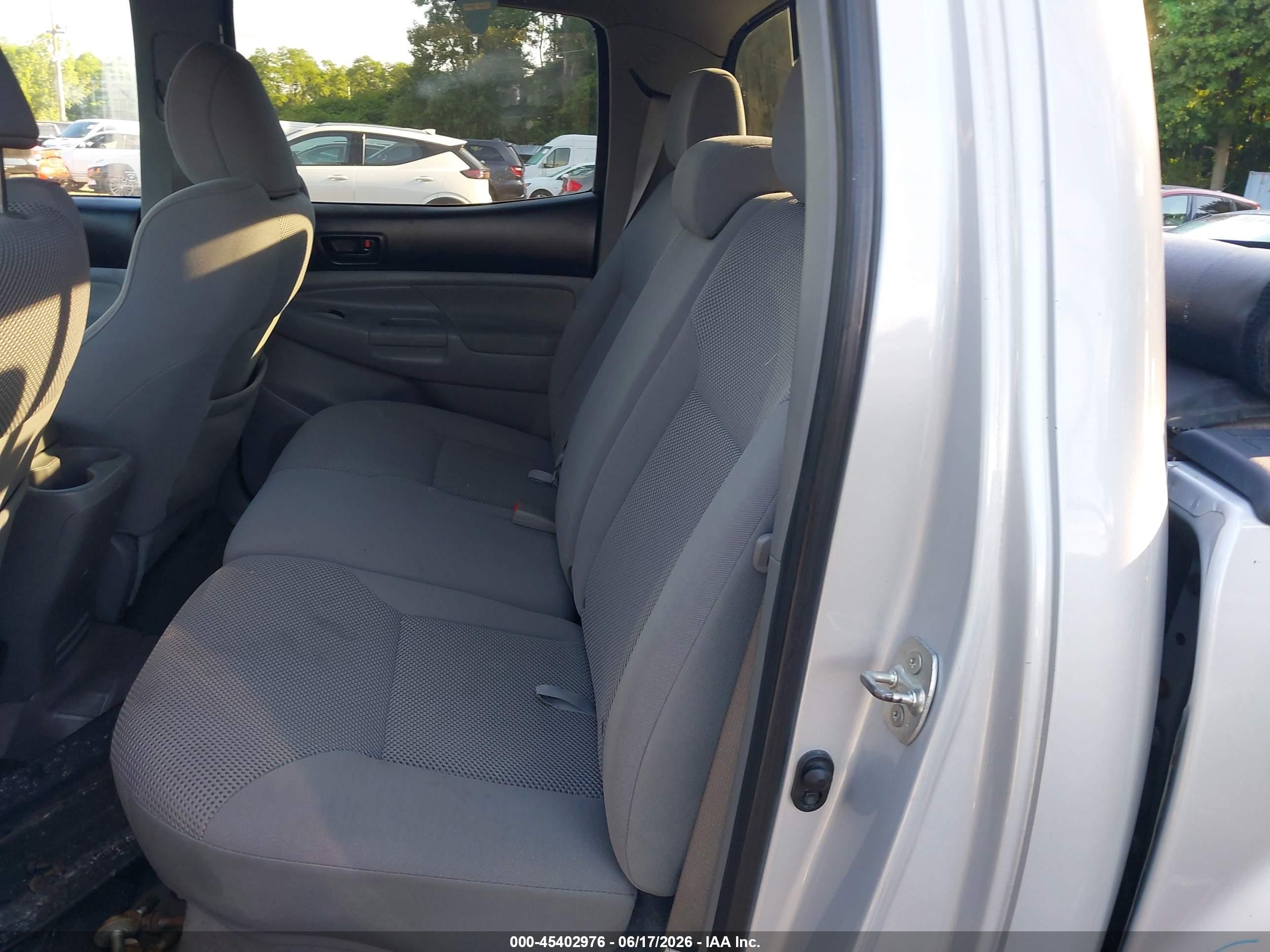 2010 Toyota Tacoma Base V6 Silver vin: 3TMLU4EN1AM051406
