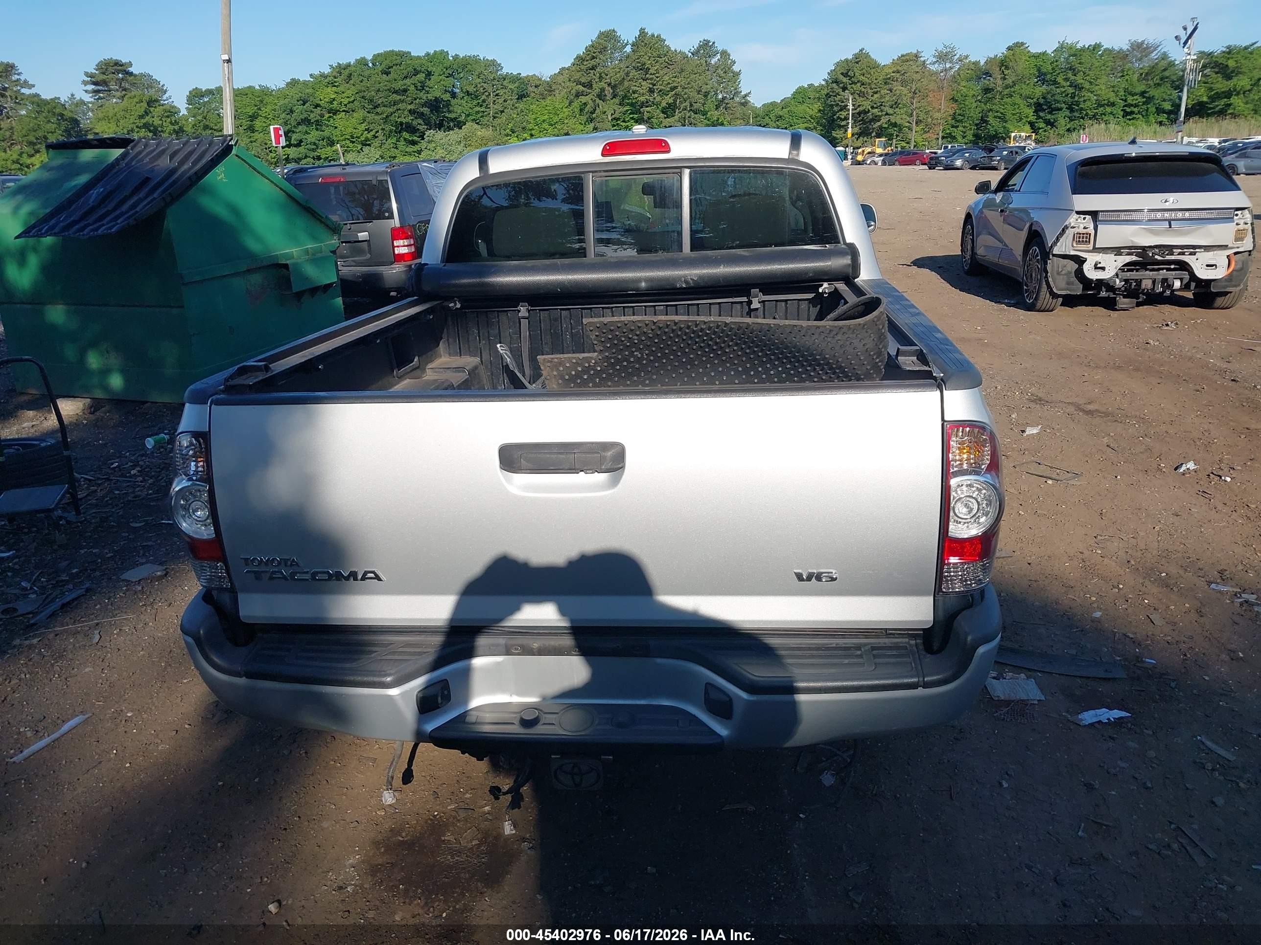 2010 Toyota Tacoma Base V6 Silver vin: 3TMLU4EN1AM051406