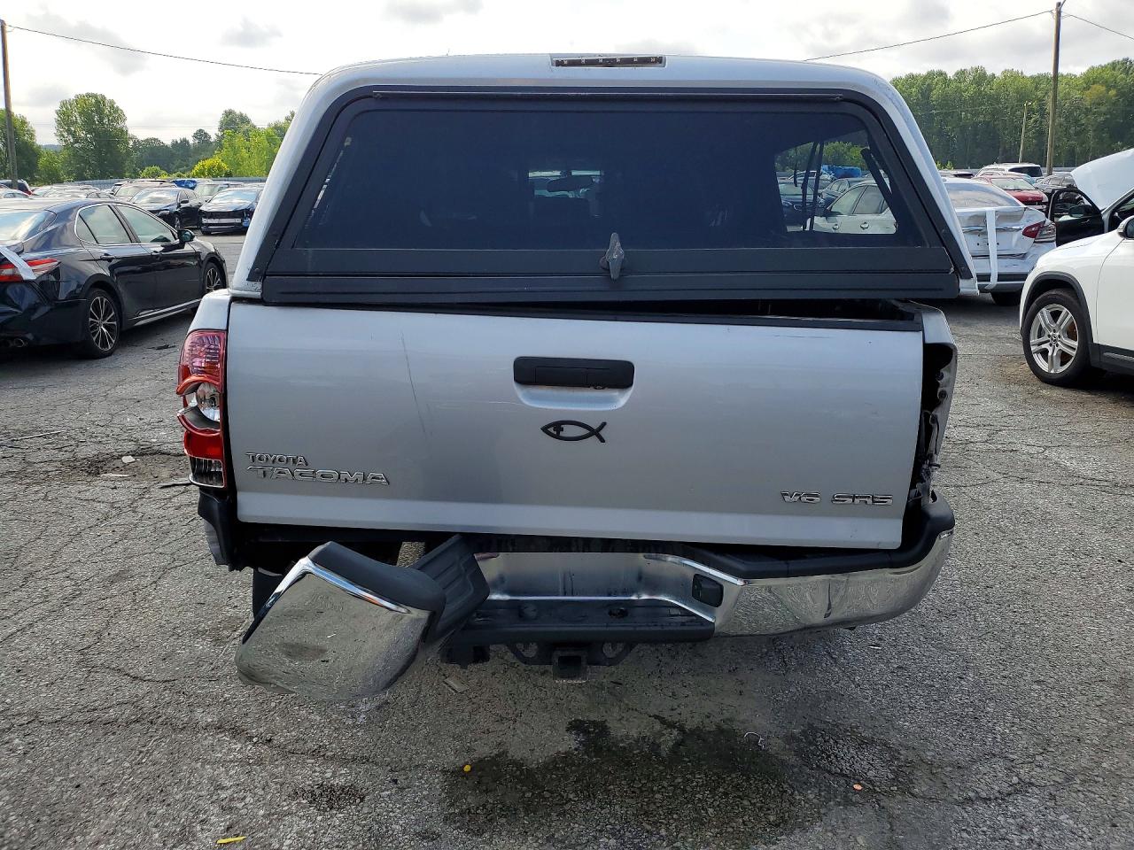 2011 Toyota Tacoma Double Cab Silver vin: 3TMLU4EN1BM061113