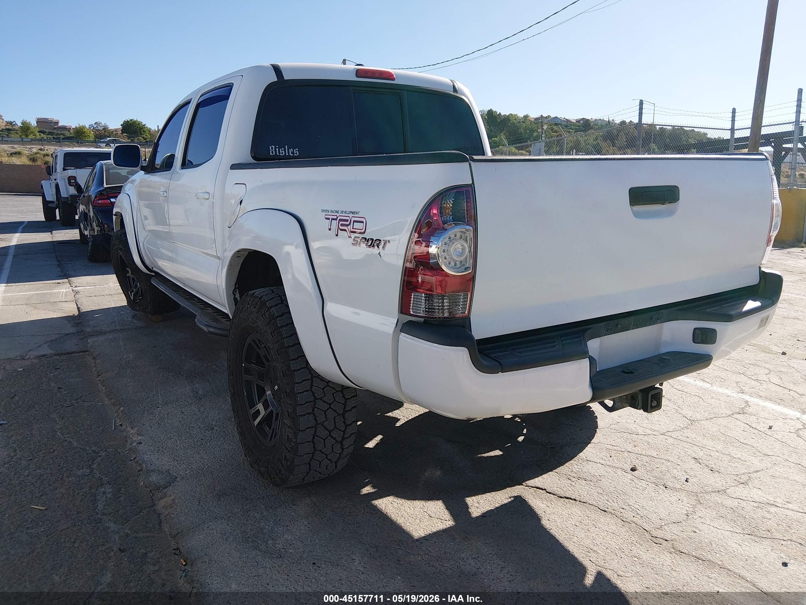 2011 Toyota Tacoma Base V6 White vin: 3TMLU4EN1BM080616
