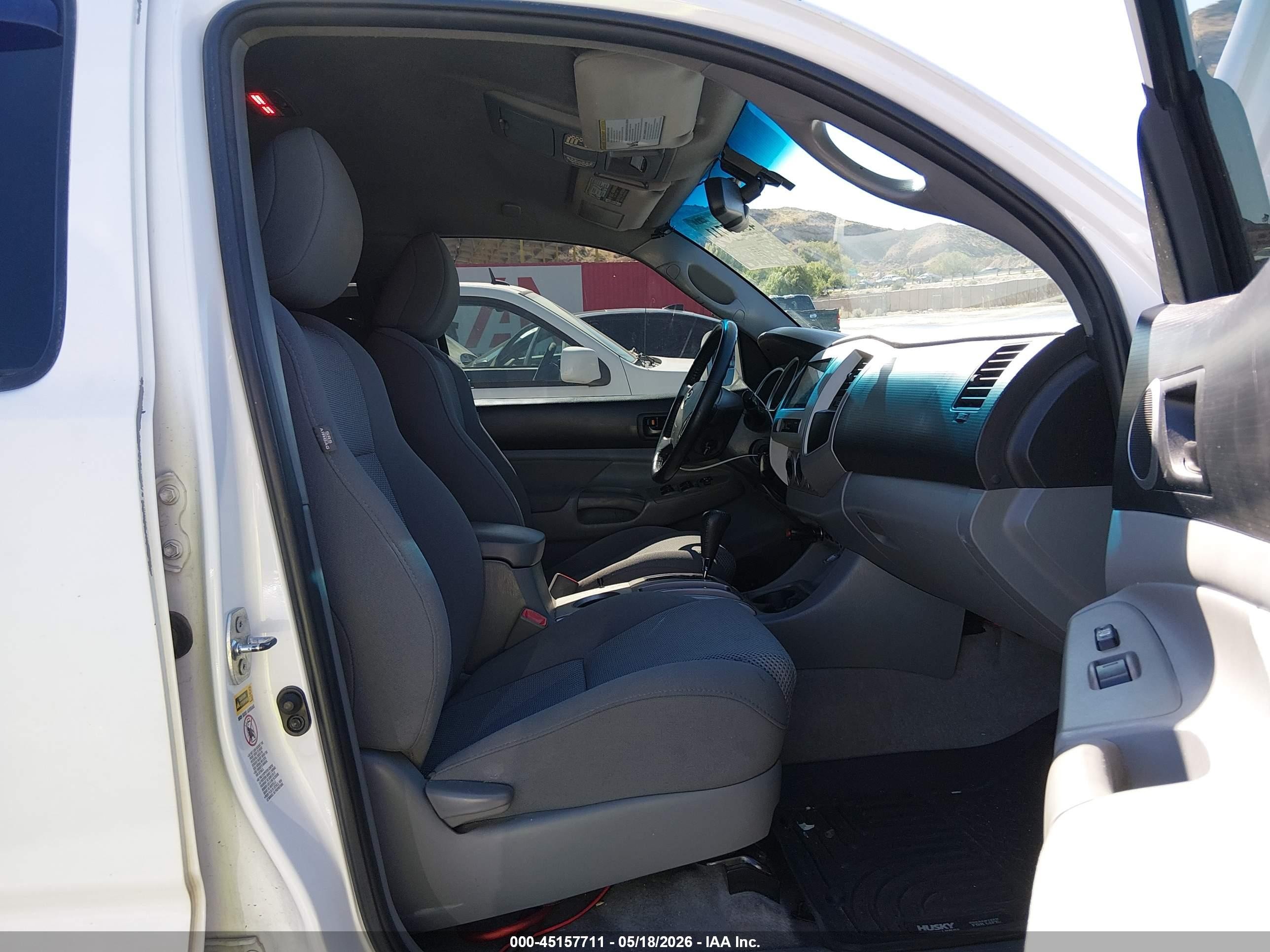 2011 Toyota Tacoma Base V6 White vin: 3TMLU4EN1BM080616