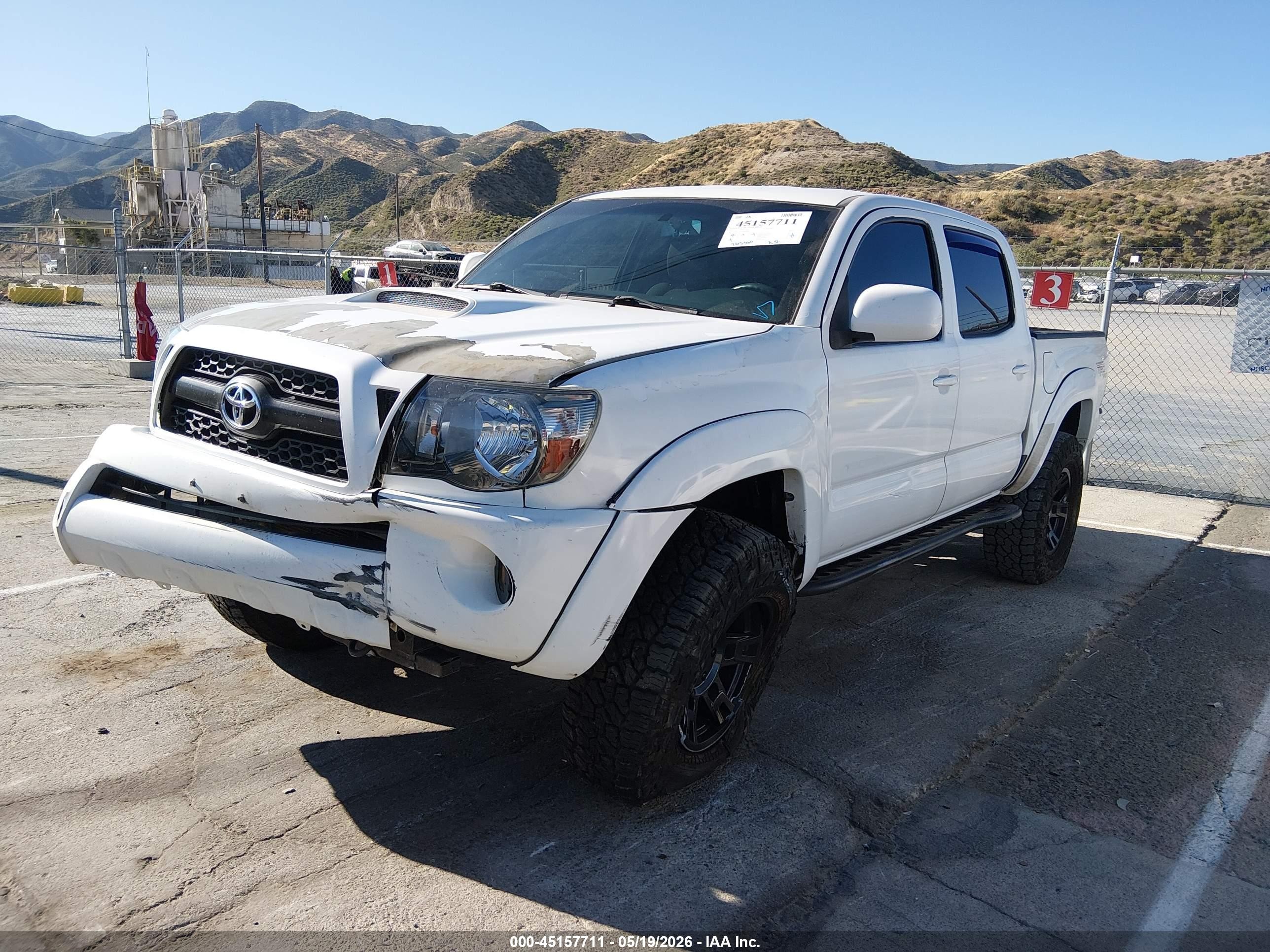 2011 Toyota Tacoma Base V6 White vin: 3TMLU4EN1BM080616
