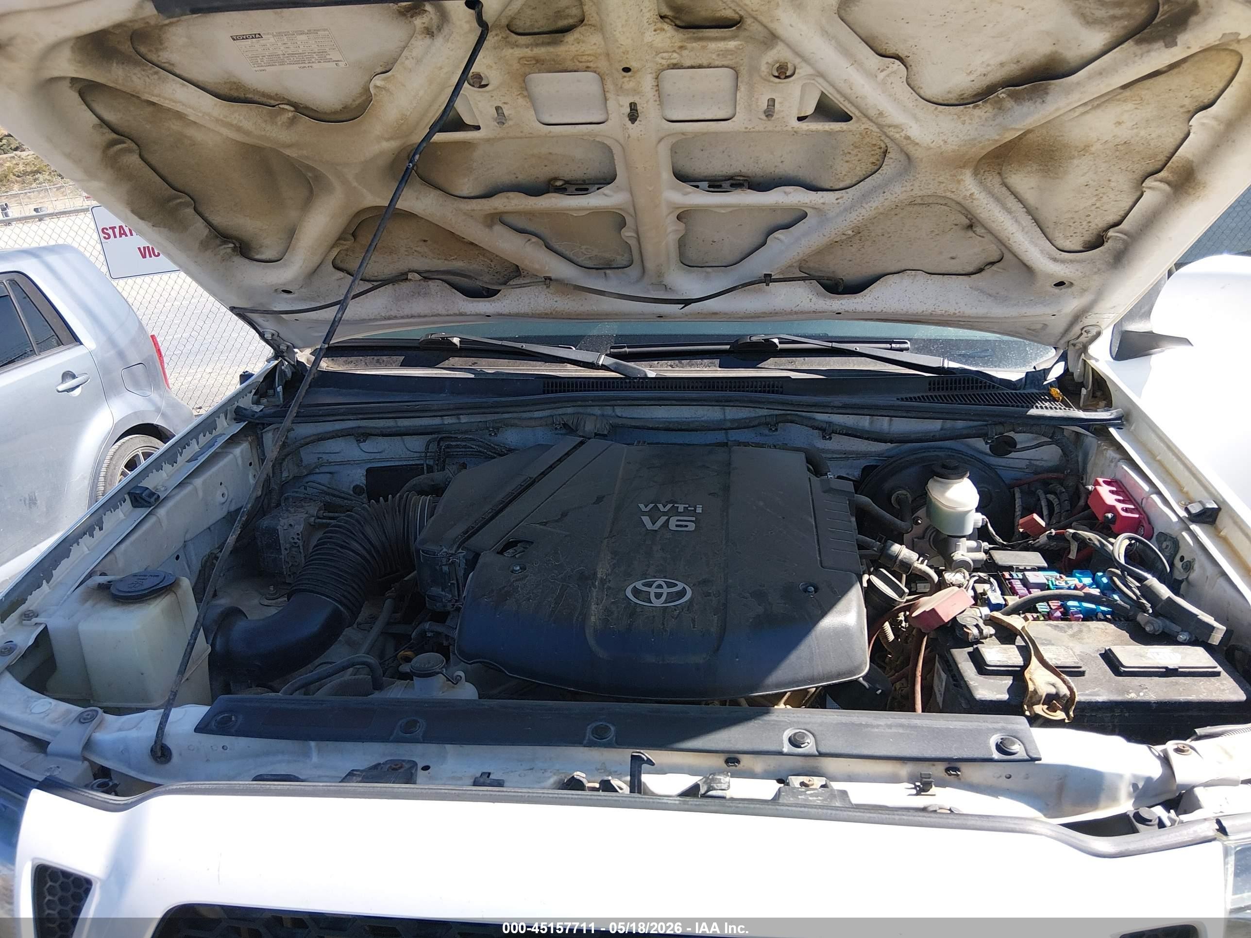 2011 Toyota Tacoma Base V6 White vin: 3TMLU4EN1BM080616