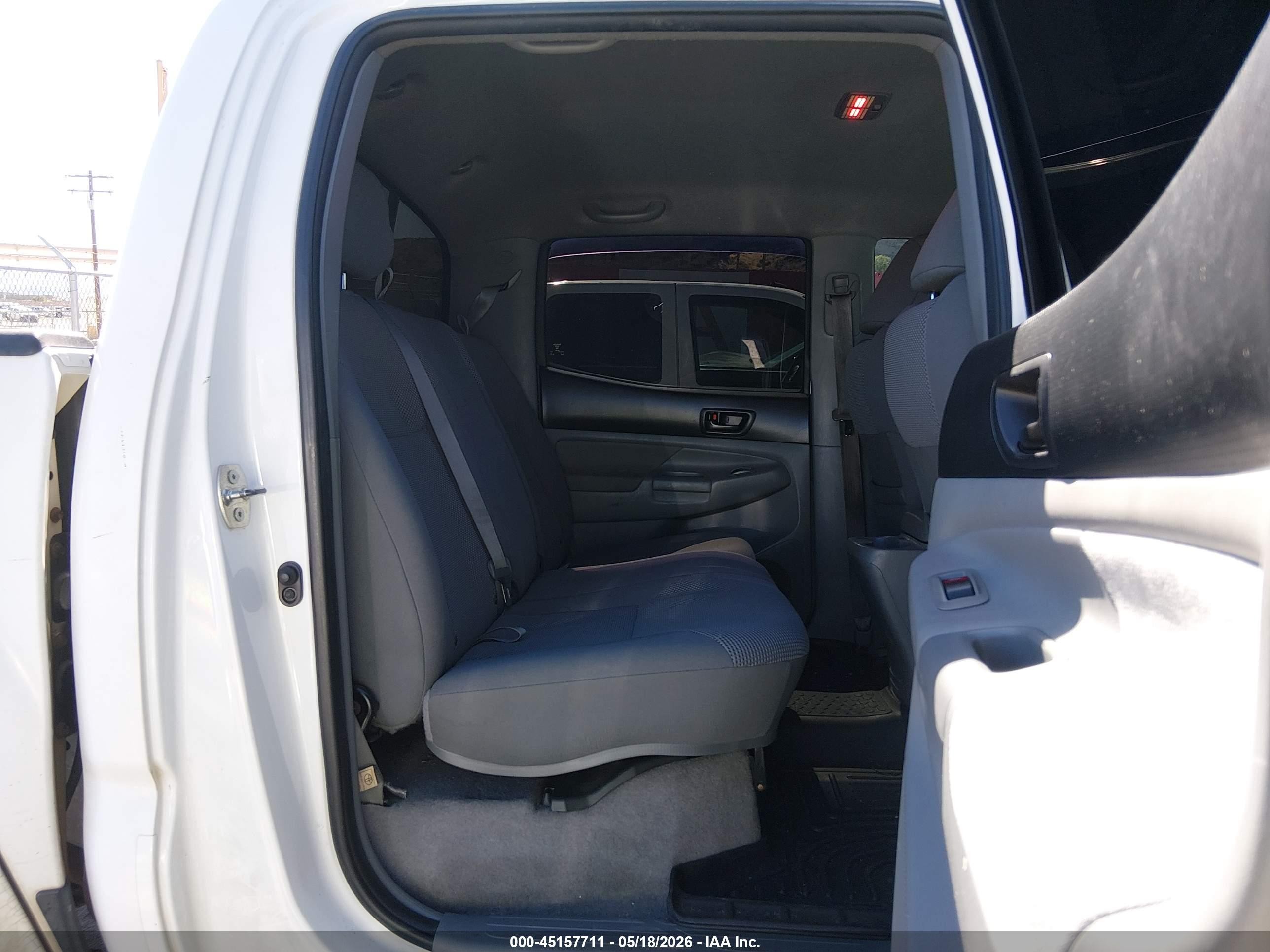 2011 Toyota Tacoma Base V6 White vin: 3TMLU4EN1BM080616