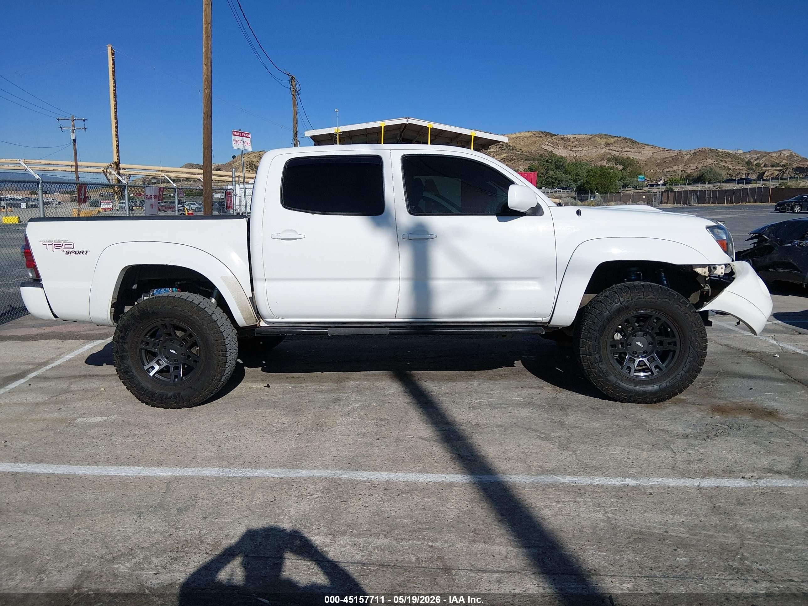 2011 Toyota Tacoma Base V6 White vin: 3TMLU4EN1BM080616