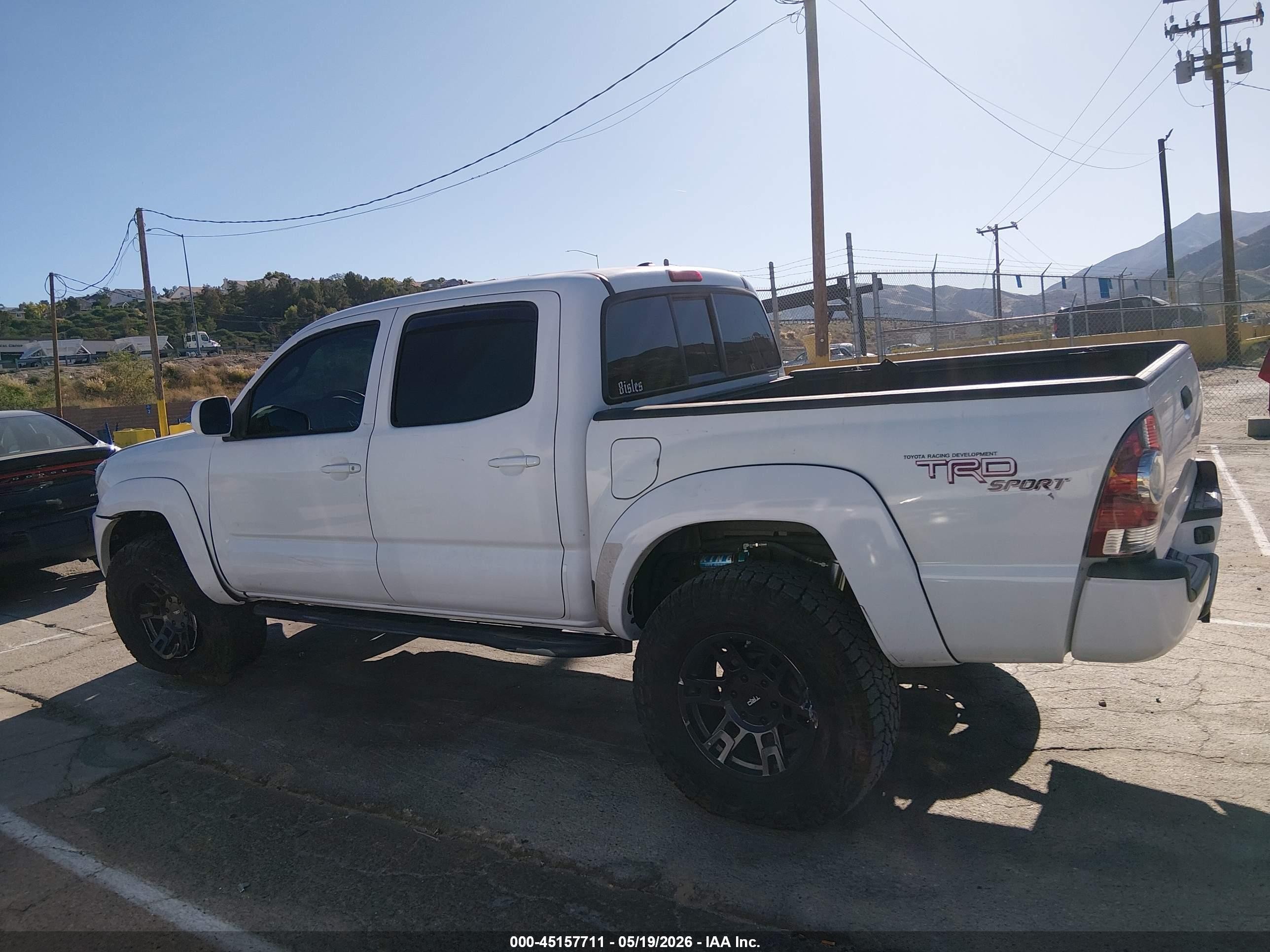 2011 Toyota Tacoma Base V6 White vin: 3TMLU4EN1BM080616