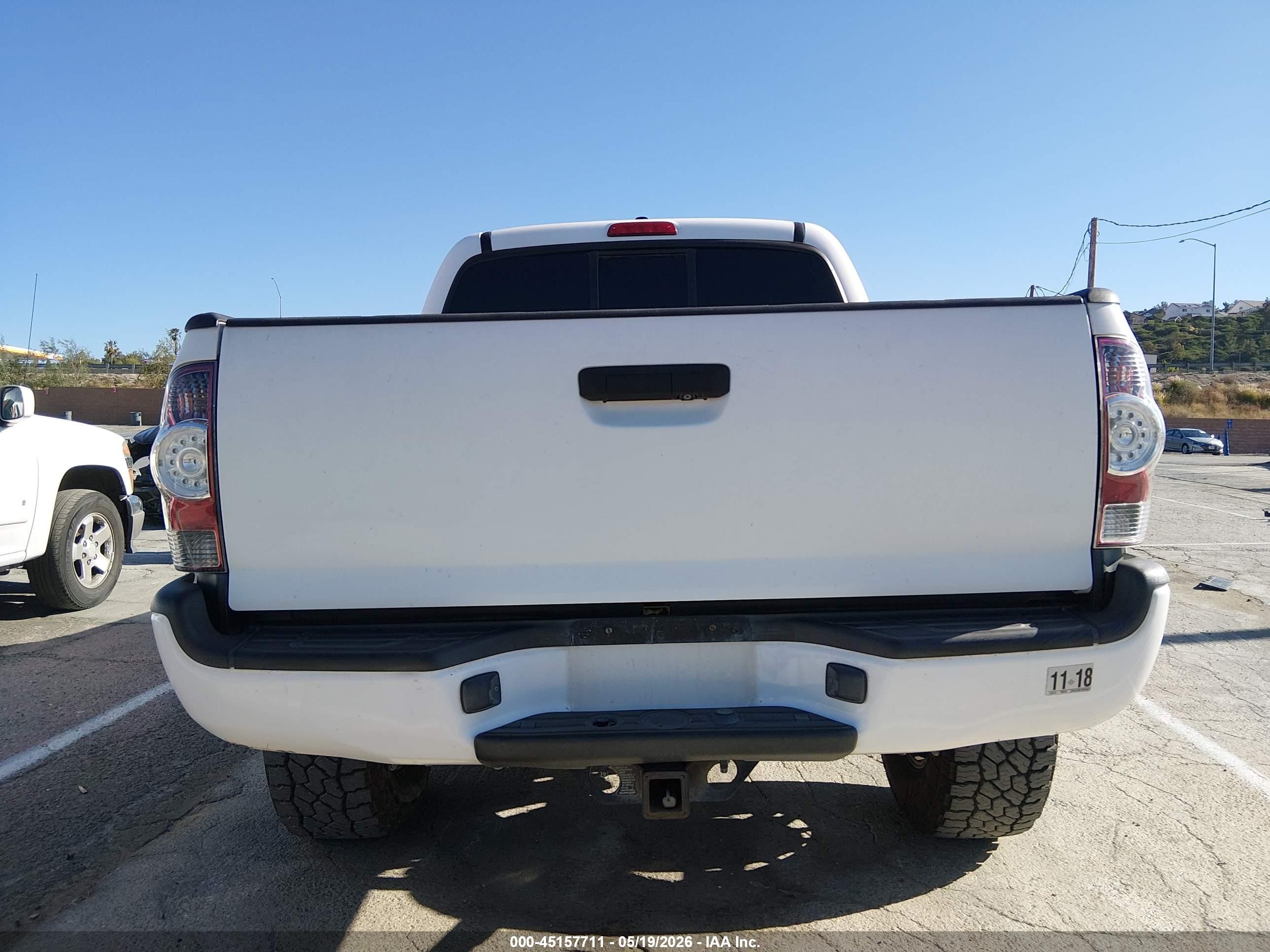 2011 Toyota Tacoma Base V6 White vin: 3TMLU4EN1BM080616