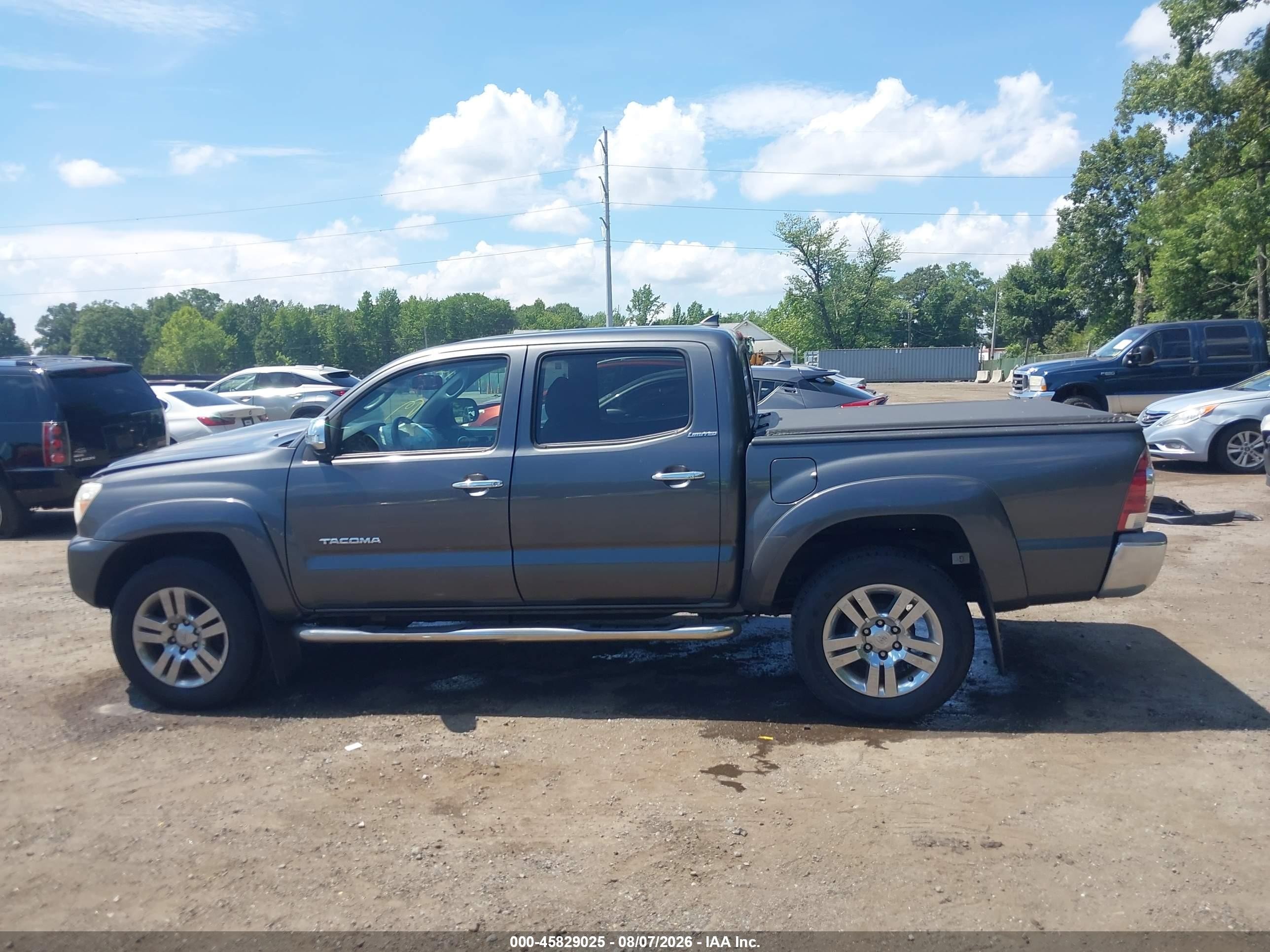 2013 Toyota Tacoma Base V6 Gray vin: 3TMLU4EN1DM112242
