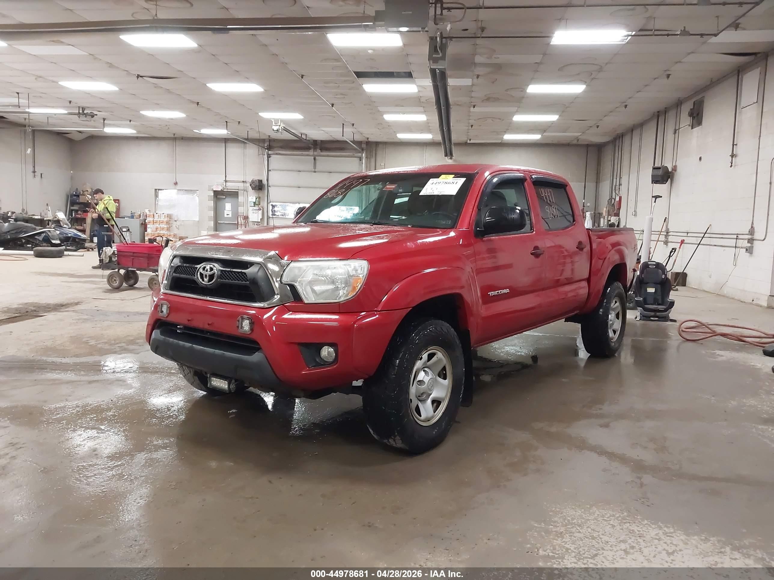 2015 Toyota Tacoma Base V6 Red vin: 3TMLU4EN1FM168717