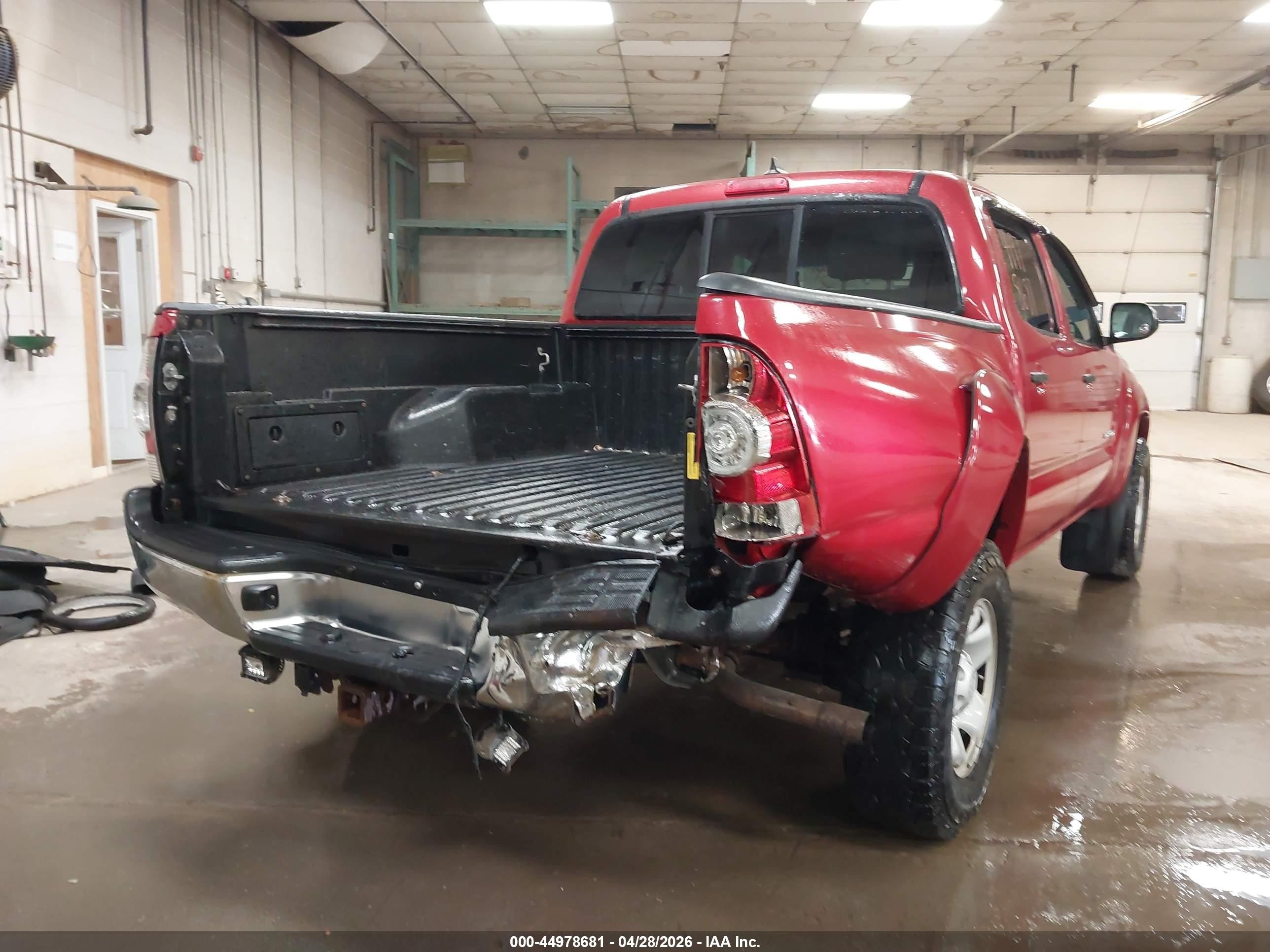 2015 Toyota Tacoma Base V6 Red vin: 3TMLU4EN1FM168717