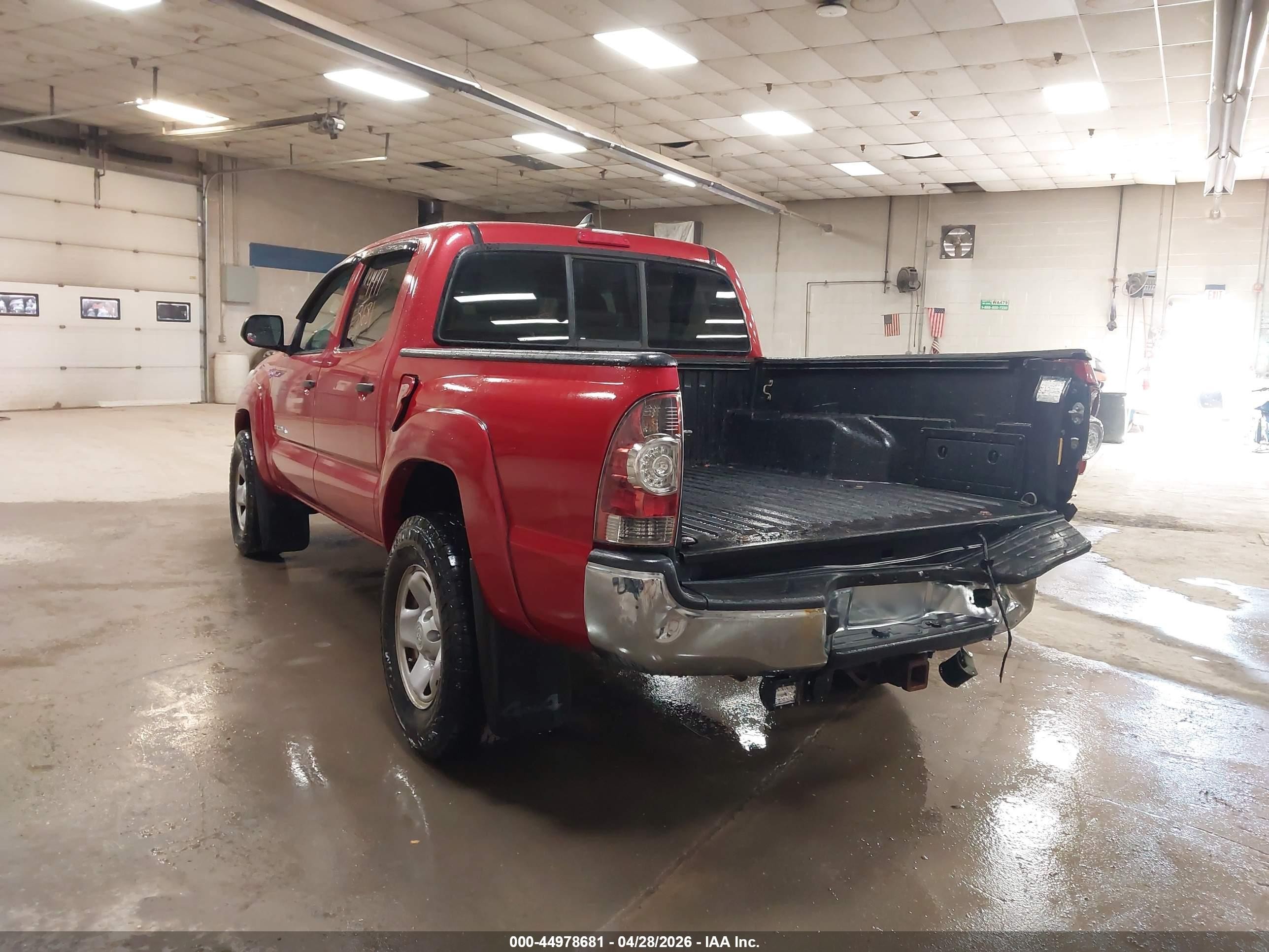 2015 Toyota Tacoma Base V6 Red vin: 3TMLU4EN1FM168717