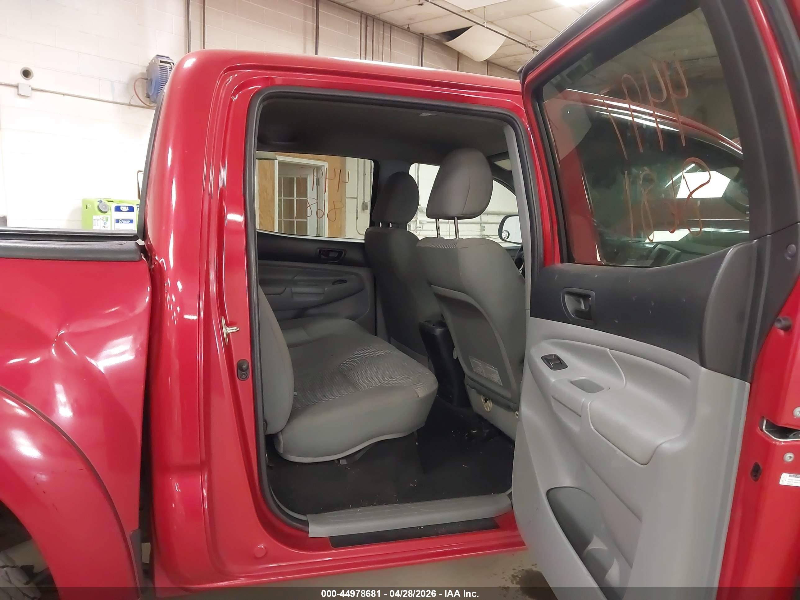 2015 Toyota Tacoma Base V6 Red vin: 3TMLU4EN1FM168717