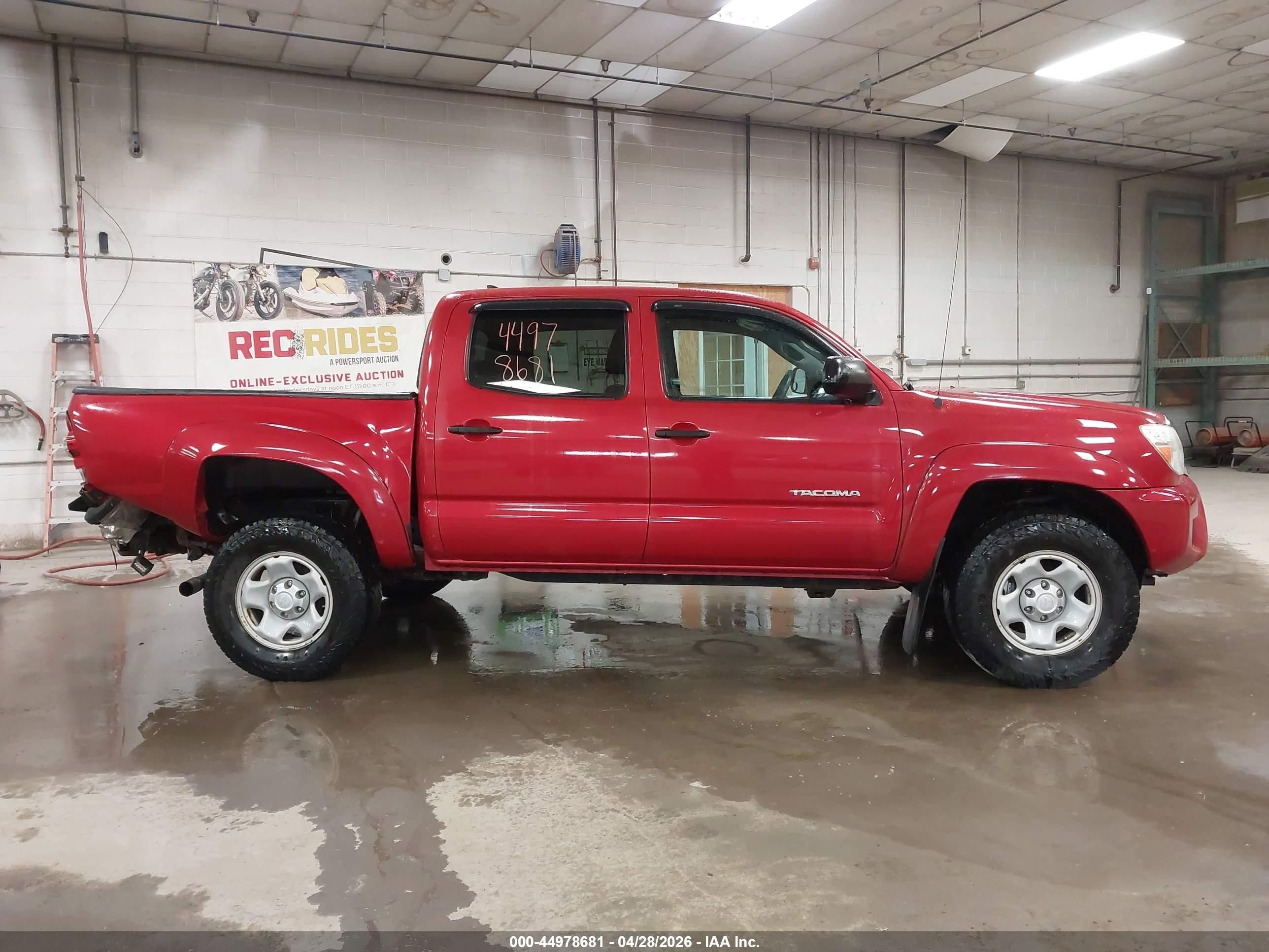 2015 Toyota Tacoma Base V6 Red vin: 3TMLU4EN1FM168717