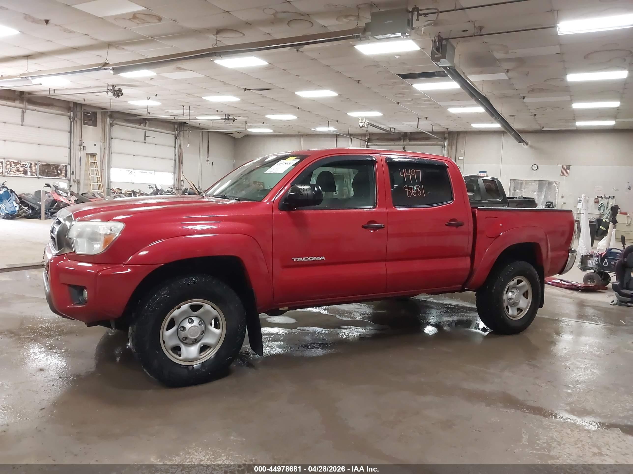2015 Toyota Tacoma Base V6 Red vin: 3TMLU4EN1FM168717