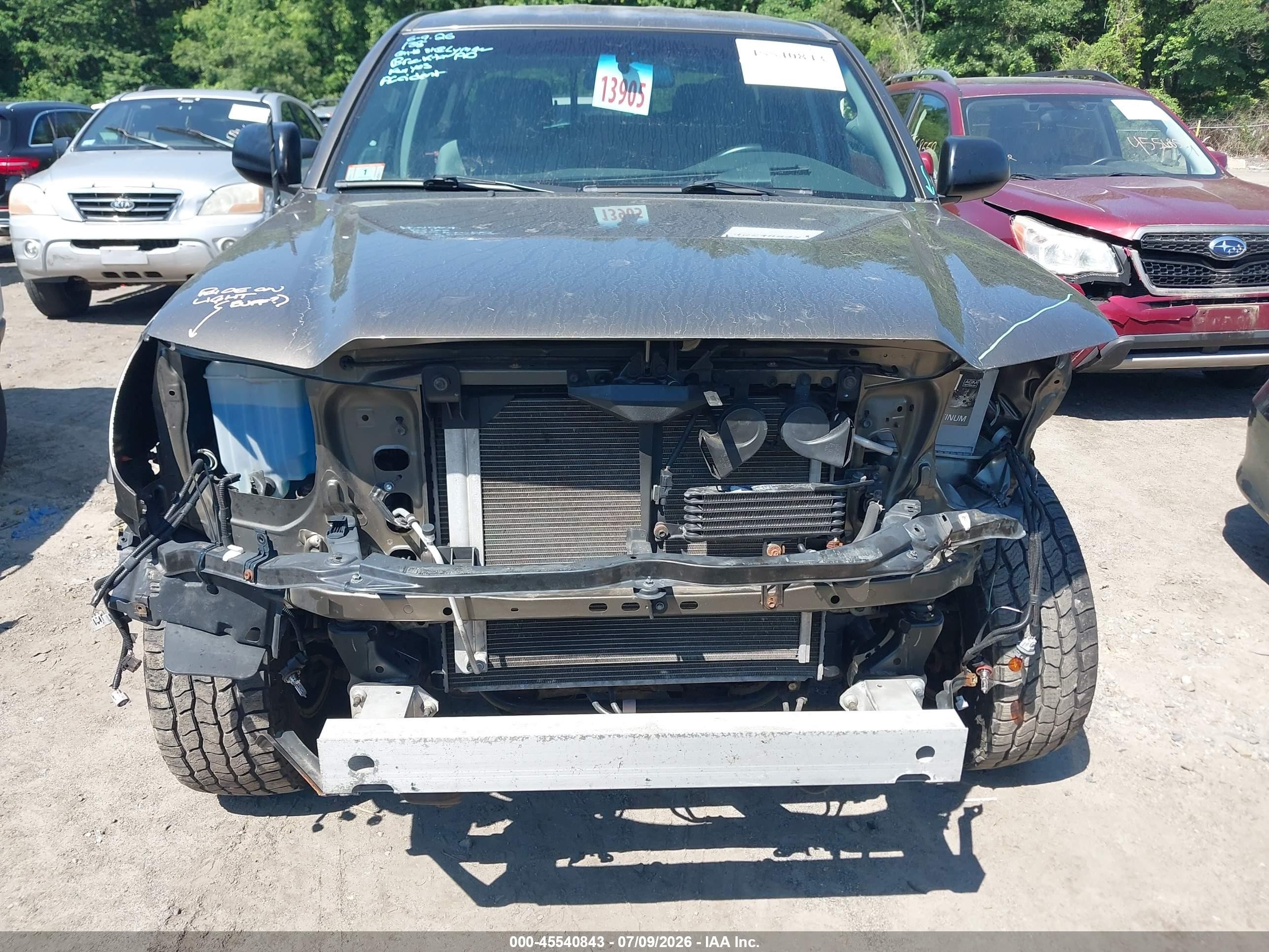 2015 Toyota Tacoma Base V6 Коричневый vin: 3TMLU4EN1FM172895