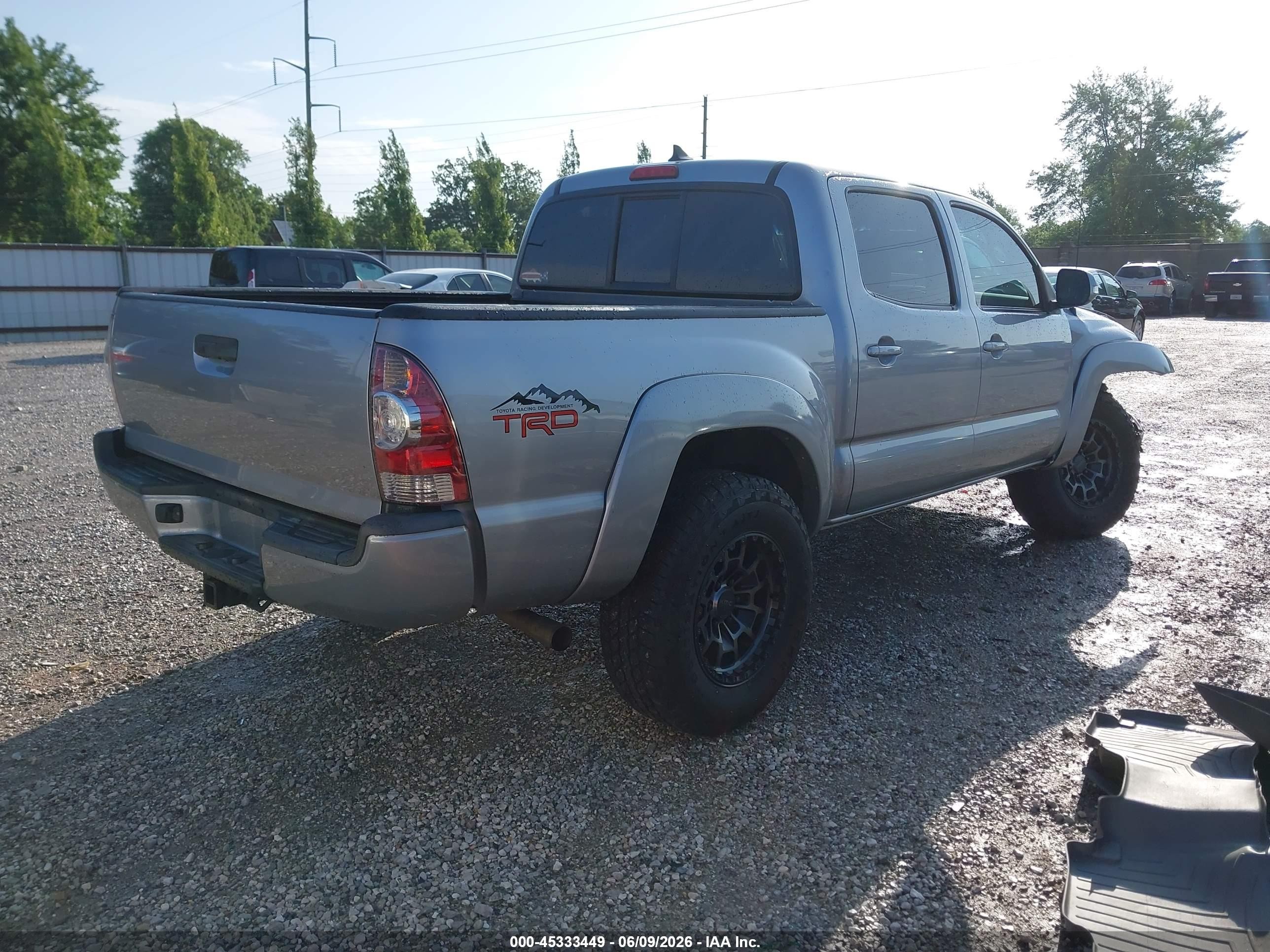 2015 Toyota Tacoma Base V6 Gray vin: 3TMLU4EN1FM180933
