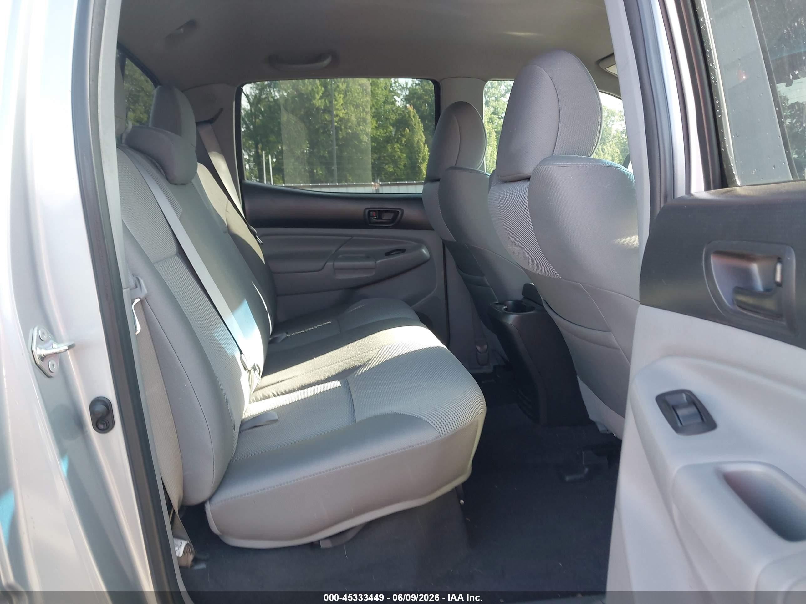 2015 Toyota Tacoma Base V6 Gray vin: 3TMLU4EN1FM180933