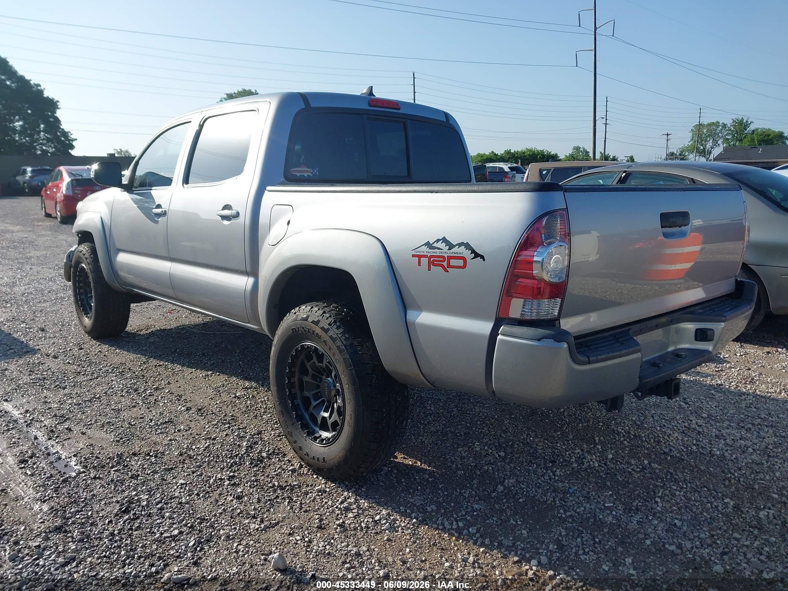 2015 Toyota Tacoma Base V6 Gray vin: 3TMLU4EN1FM180933