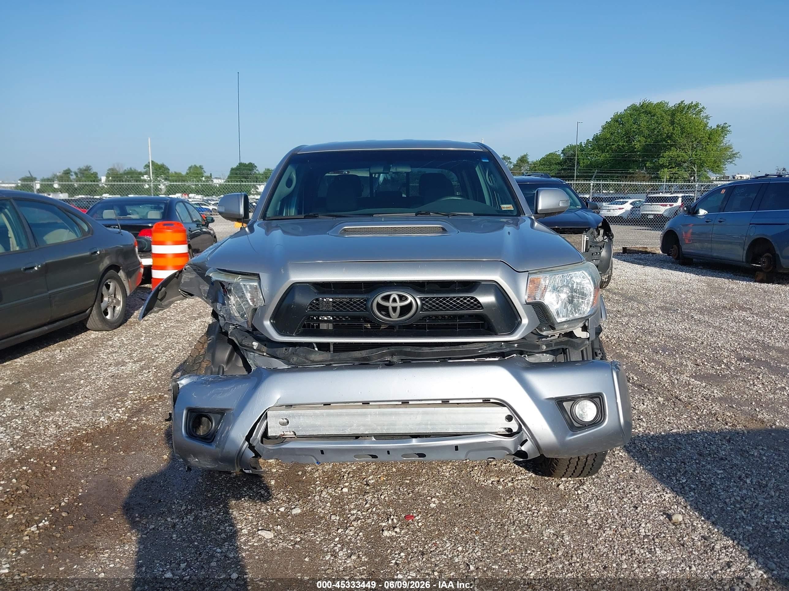 2015 Toyota Tacoma Base V6 Gray vin: 3TMLU4EN1FM180933
