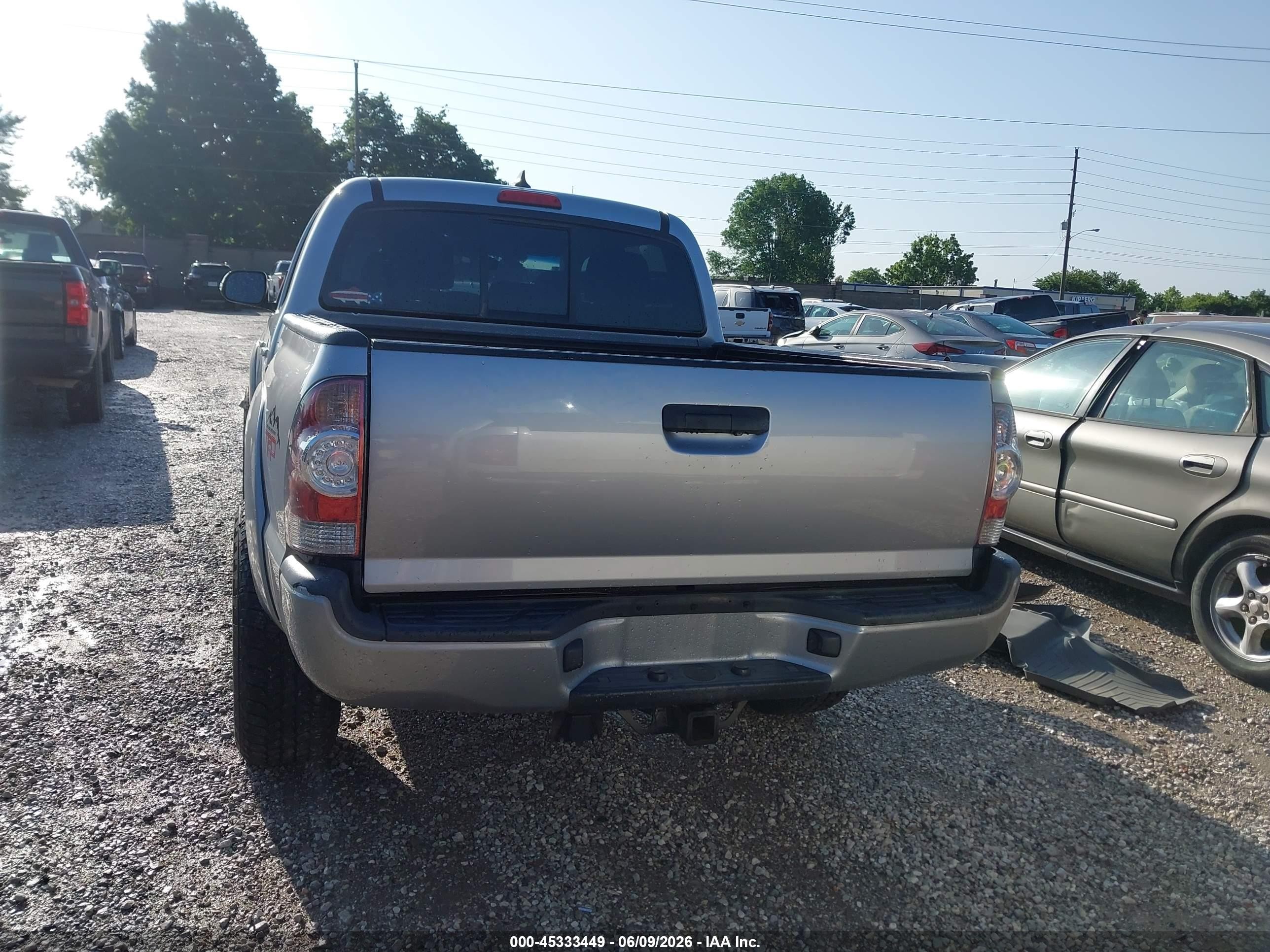 2015 Toyota Tacoma Base V6 Gray vin: 3TMLU4EN1FM180933