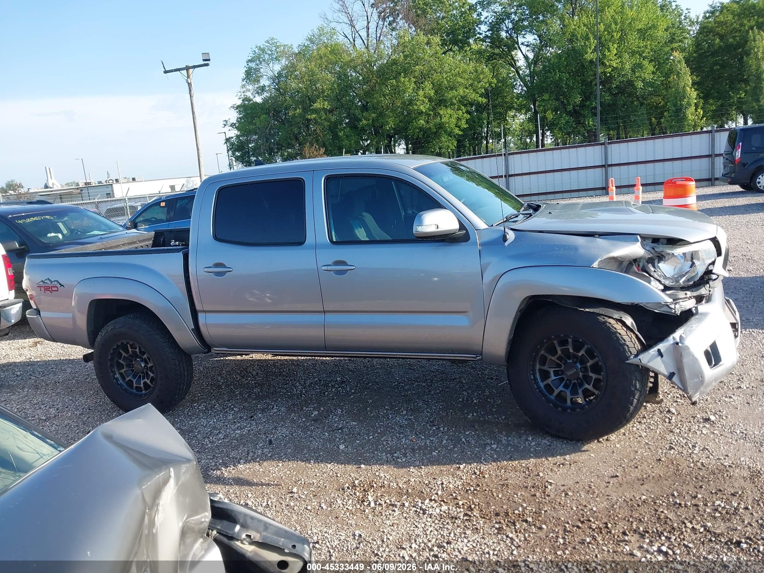 2015 Toyota Tacoma Base V6 Gray vin: 3TMLU4EN1FM180933