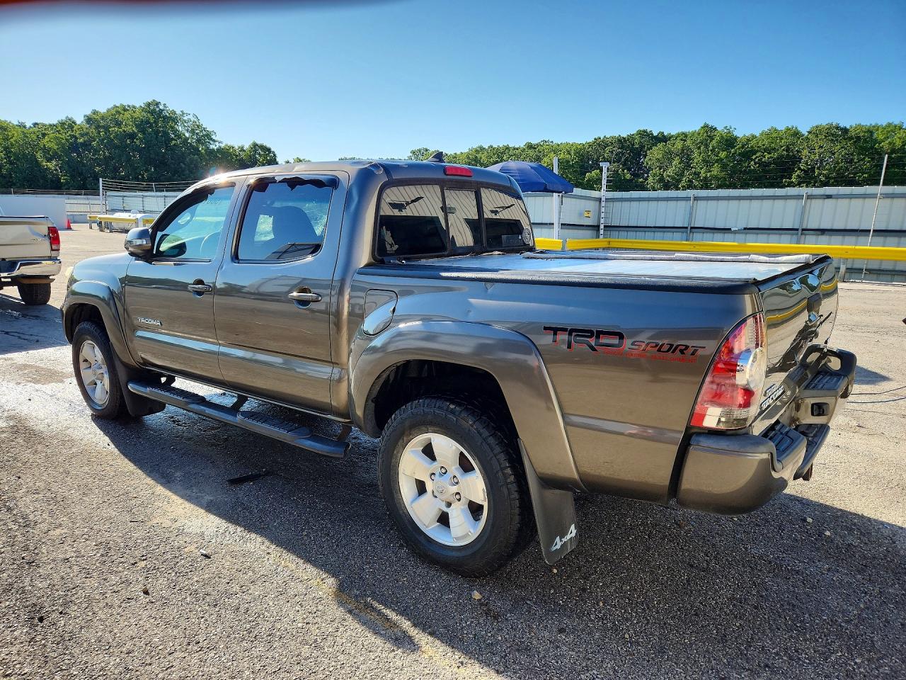 2015 Toyota Tacoma V6 Gray vin: 3TMLU4EN1FM199224