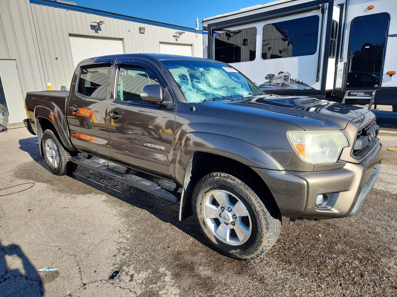 2015 Toyota Tacoma V6 Gray vin: 3TMLU4EN1FM199224