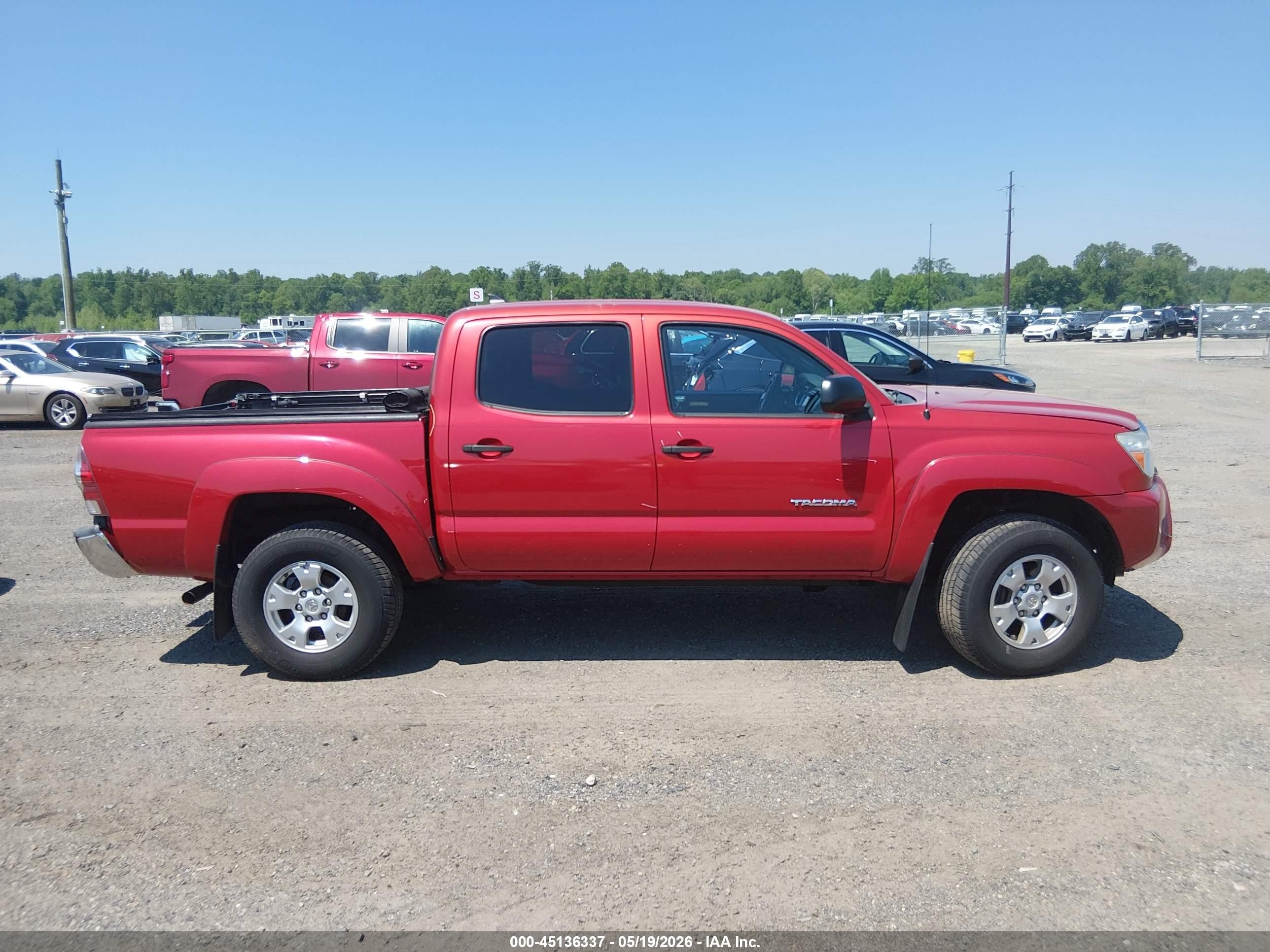 2015 Toyota Tacoma Base V6 Red vin: 3TMLU4EN1FM202929