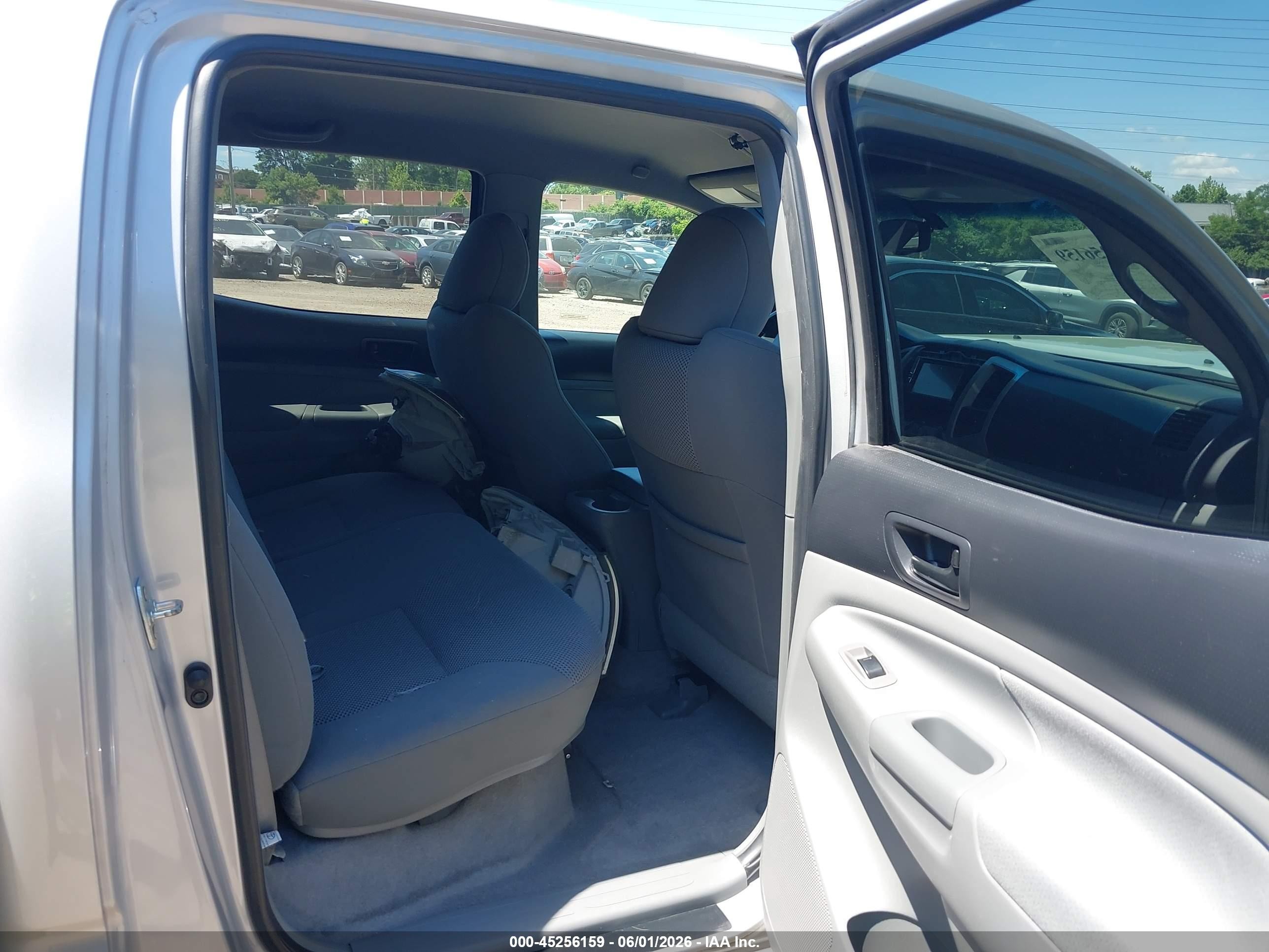 2011 Toyota Tacoma Base V6 Silver vin: 3TMLU4EN2BM057507