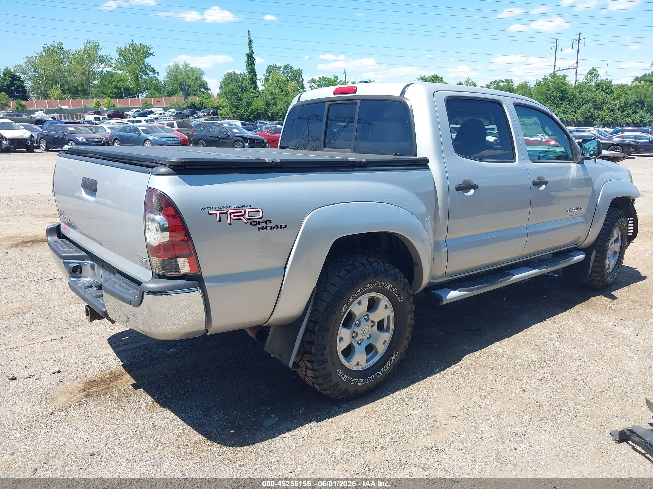 2011 Toyota Tacoma Base V6 Silver vin: 3TMLU4EN2BM057507