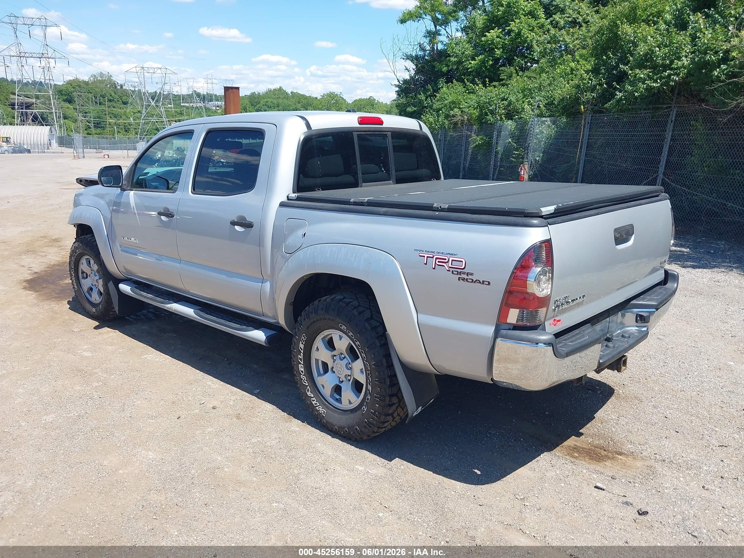2011 Toyota Tacoma Base V6 Silver vin: 3TMLU4EN2BM057507