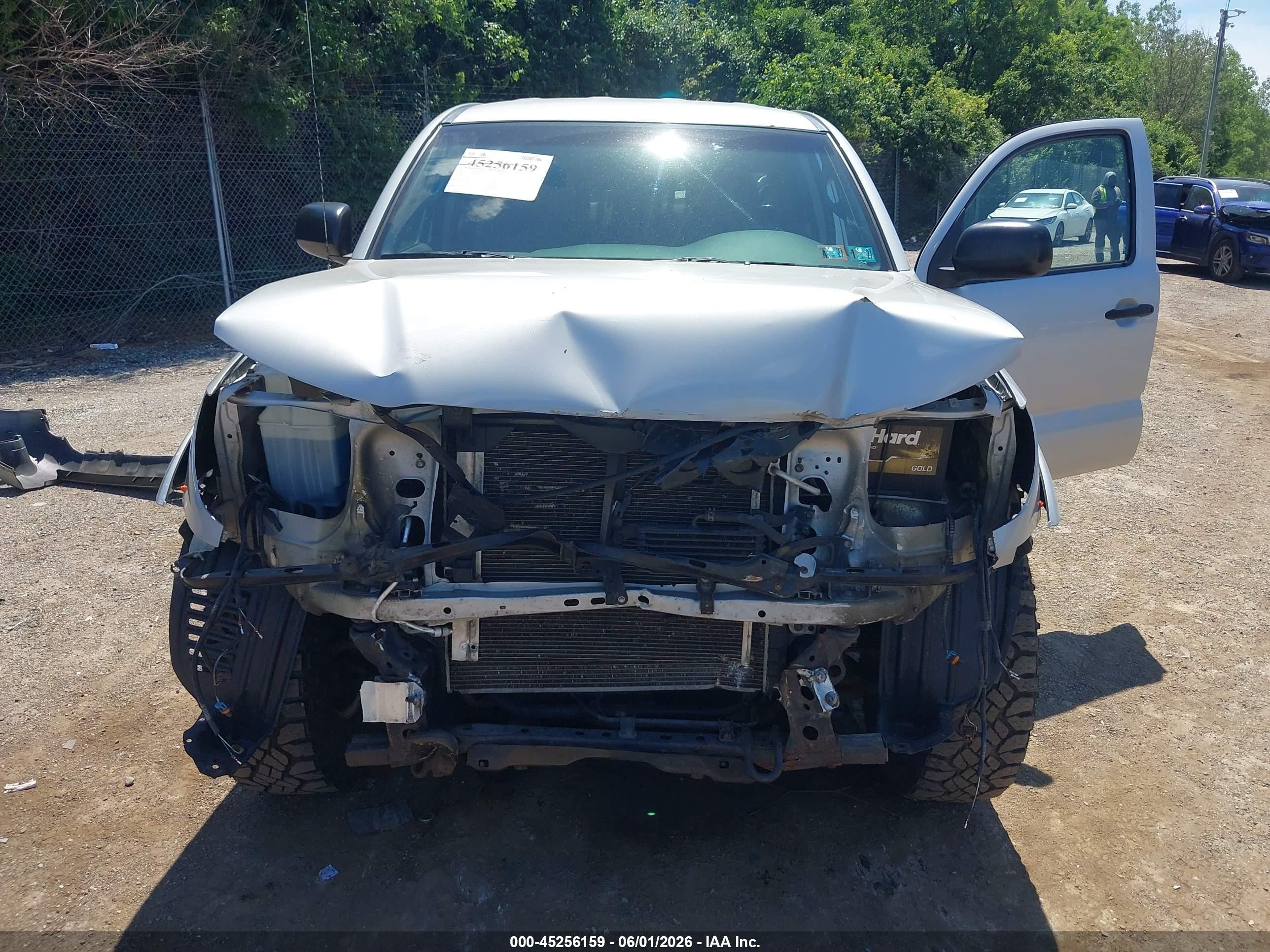 2011 Toyota Tacoma Base V6 Silver vin: 3TMLU4EN2BM057507