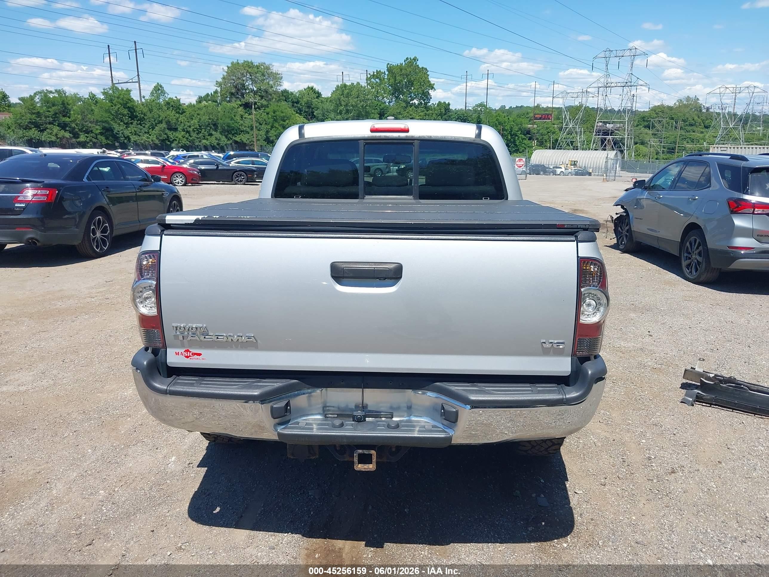 2011 Toyota Tacoma Base V6 Silver vin: 3TMLU4EN2BM057507