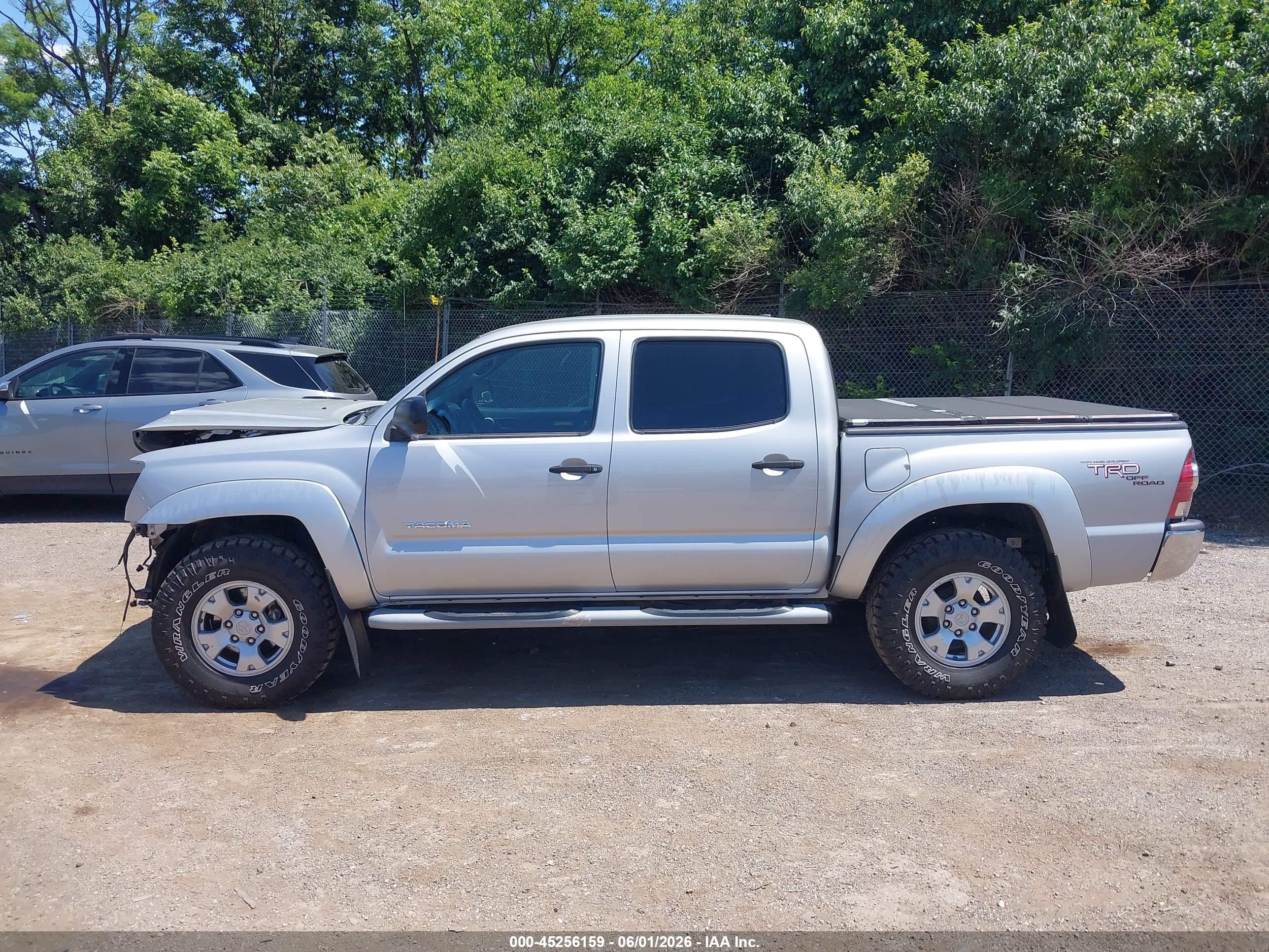2011 Toyota Tacoma Base V6 Silver vin: 3TMLU4EN2BM057507