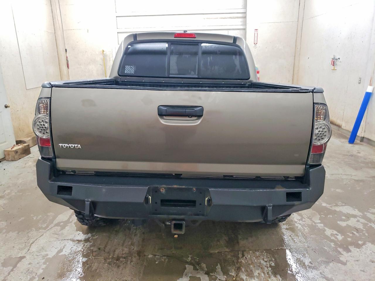2011 Toyota Tacoma Double Cab Коричневый vin: 3TMLU4EN2BM073027