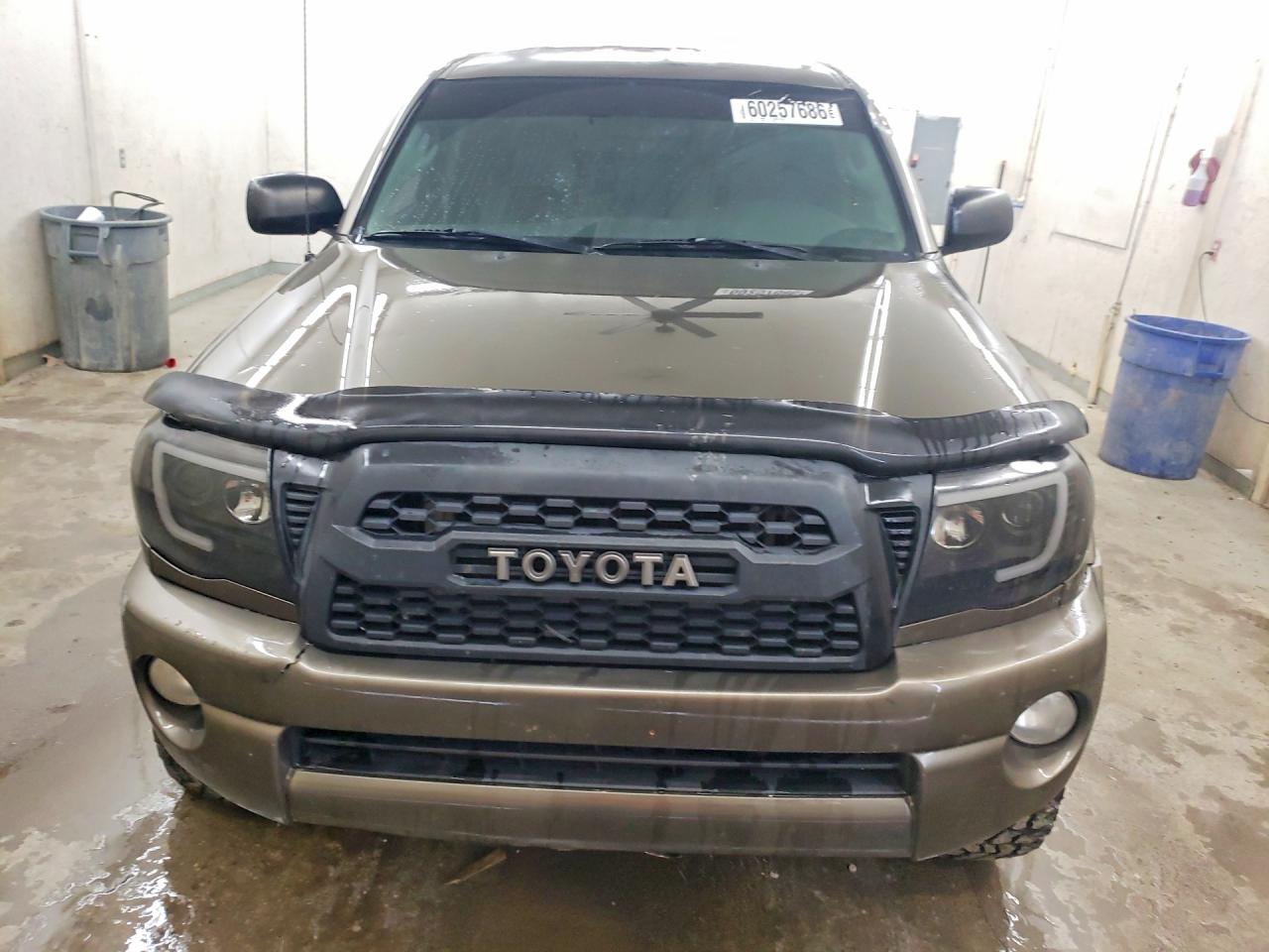 2011 Toyota Tacoma Double Cab Коричневый vin: 3TMLU4EN2BM073027