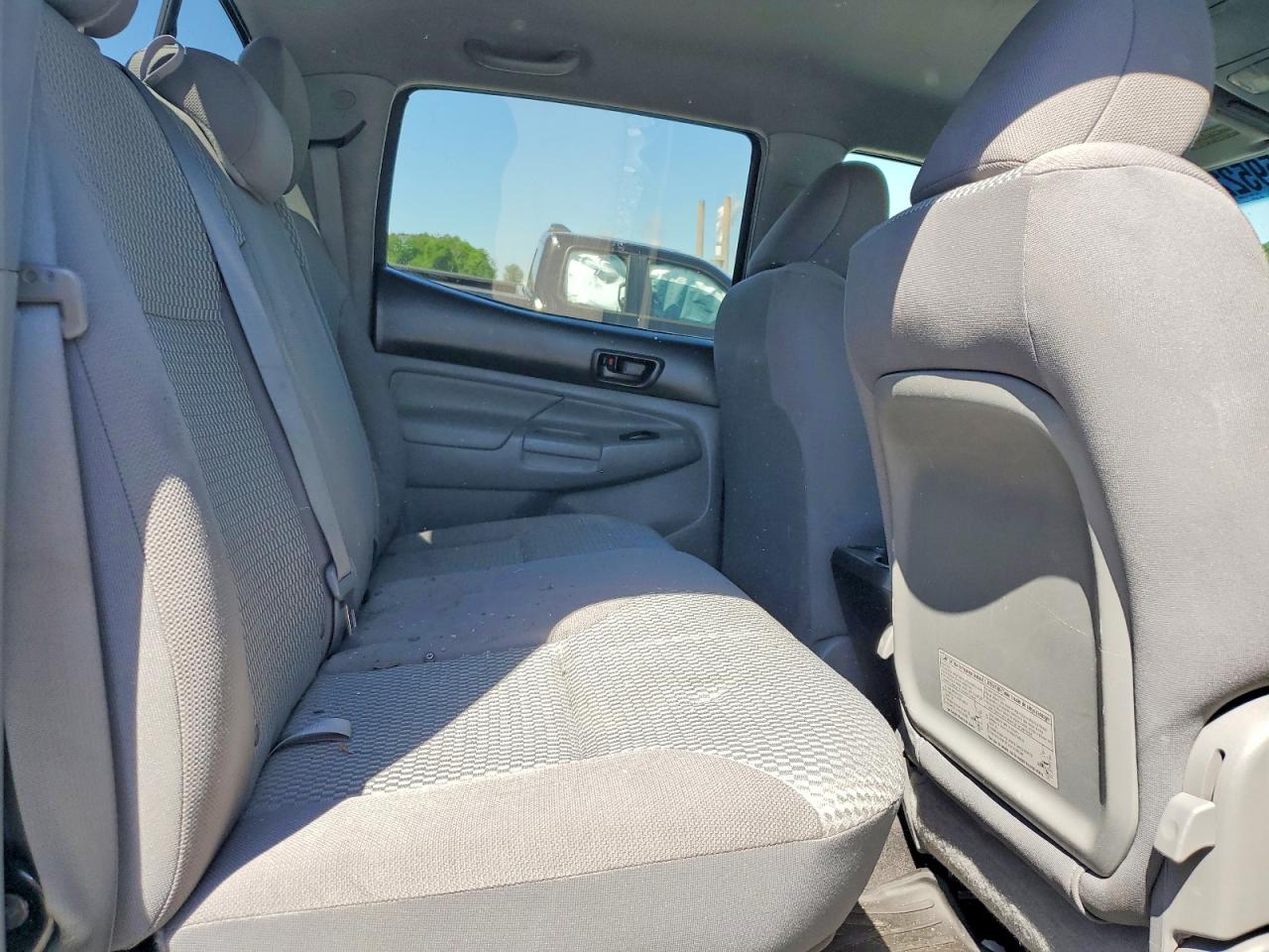 2013 Toyota Tacoma Double Cab Silver vin: 3TMLU4EN2DM105705