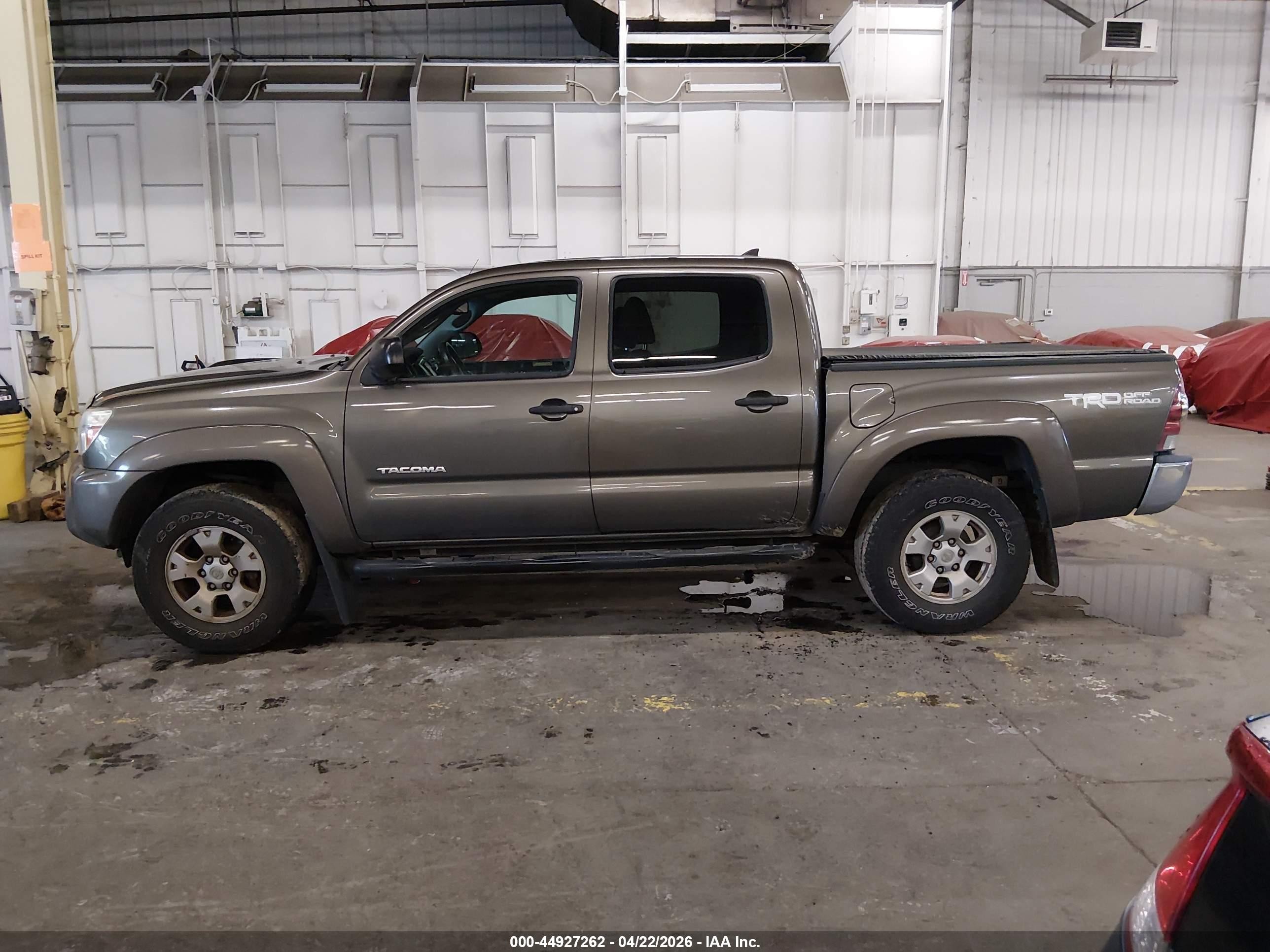 2013 Toyota Tacoma Base V6 Gray vin: 3TMLU4EN2DM121211