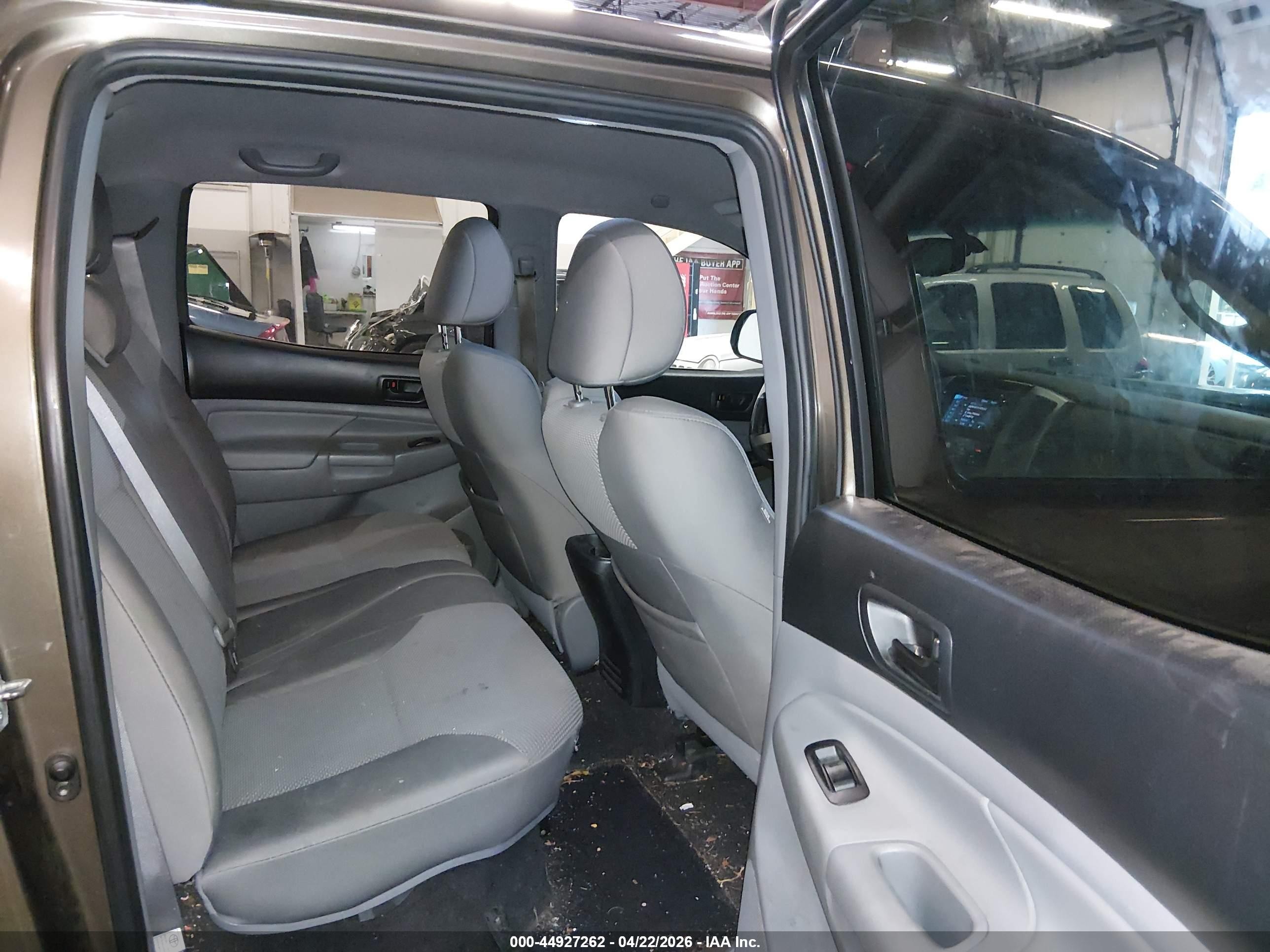 2013 Toyota Tacoma Base V6 Gray vin: 3TMLU4EN2DM121211