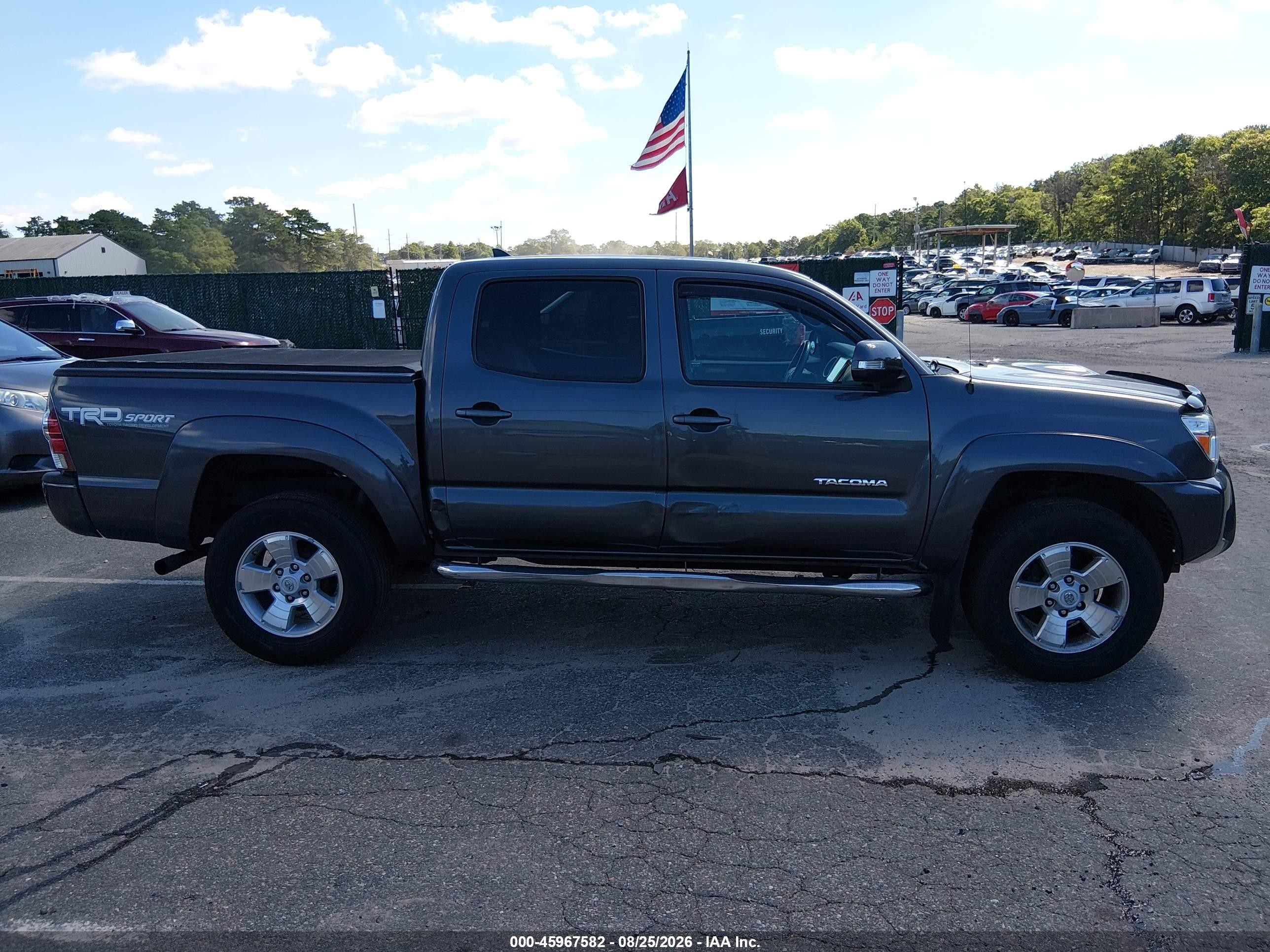 2014 Toyota Tacoma Base V6 Gray vin: 3TMLU4EN2EM157840
