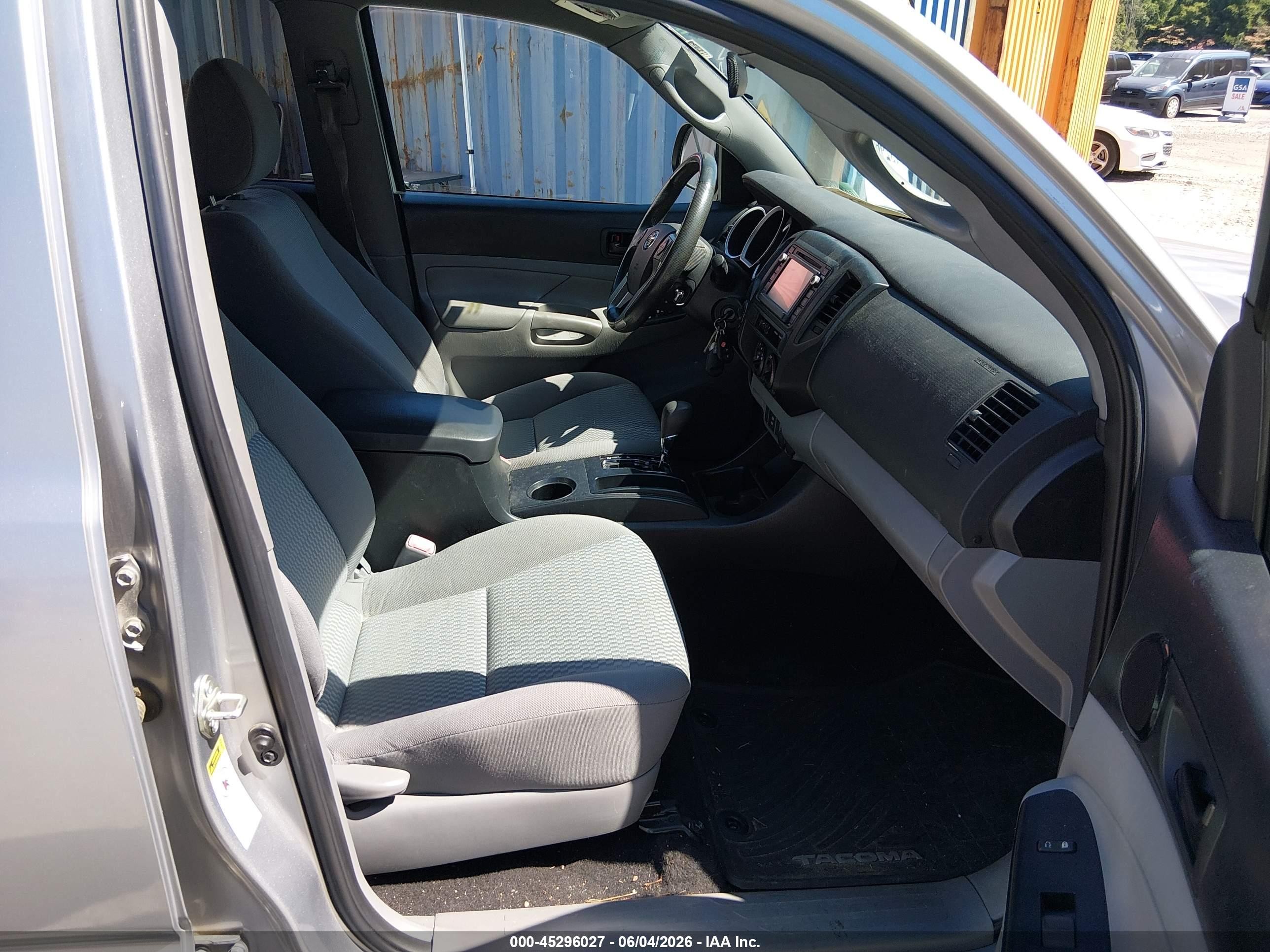 2014 Toyota Tacoma Base V6 Silver vin: 3TMLU4EN2EM162102
