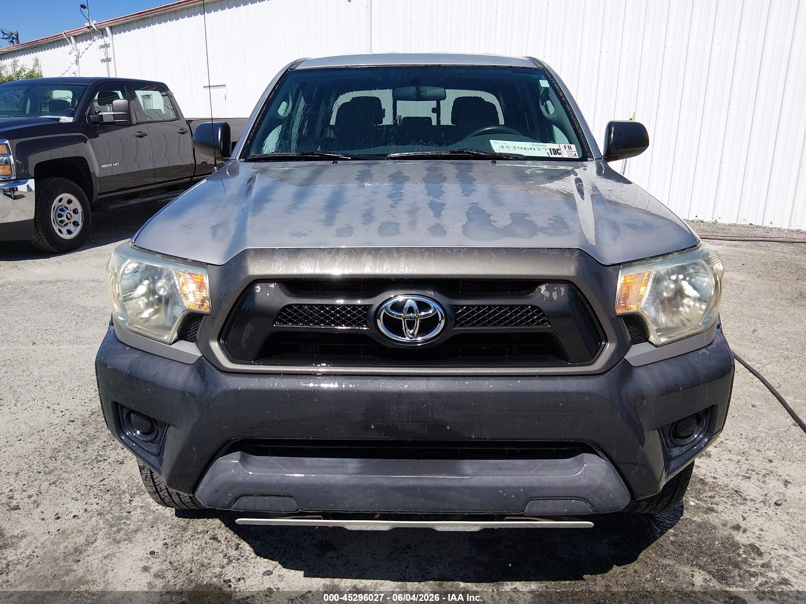 2014 Toyota Tacoma Base V6 Silver vin: 3TMLU4EN2EM162102
