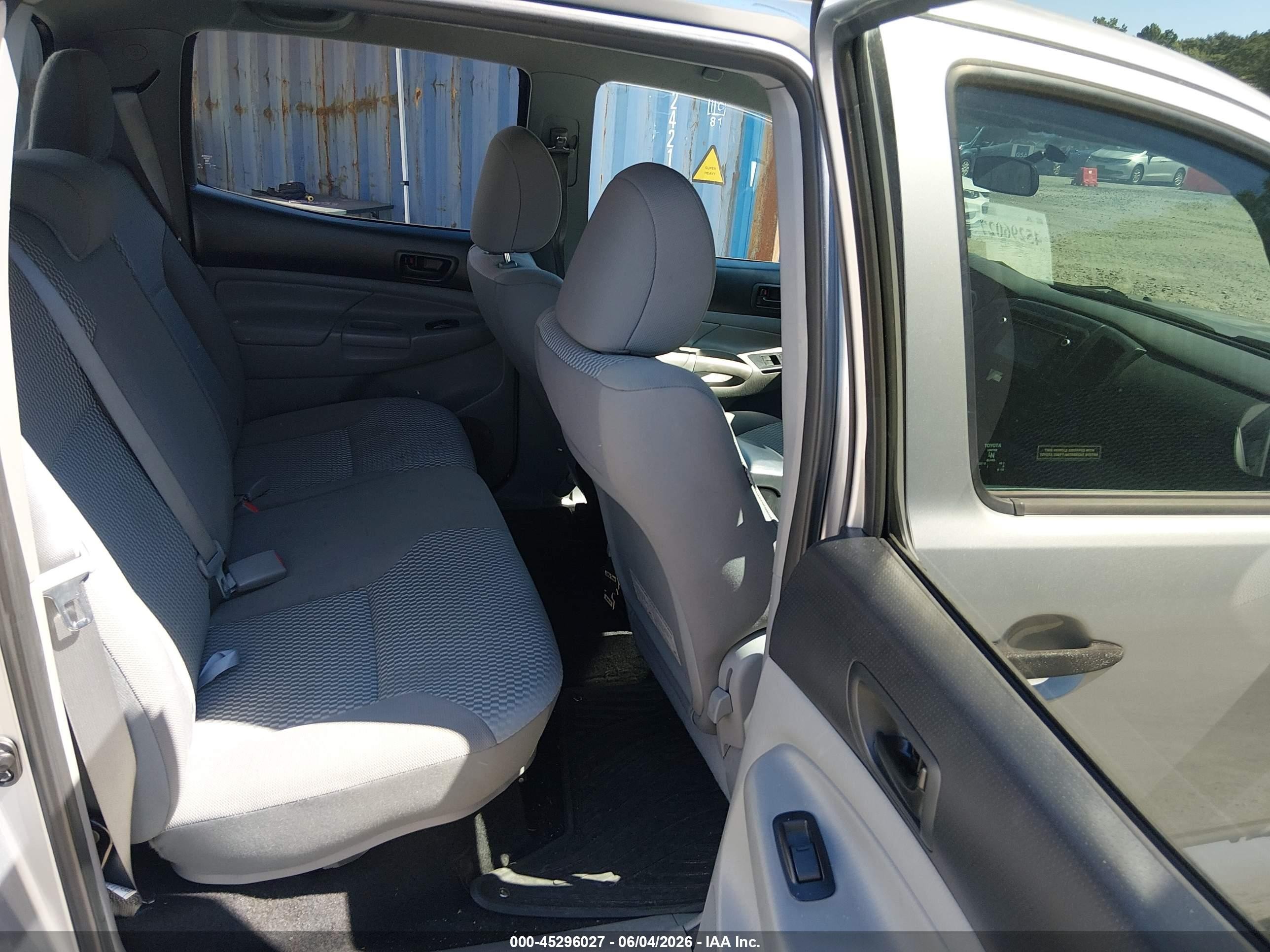 2014 Toyota Tacoma Base V6 Silver vin: 3TMLU4EN2EM162102