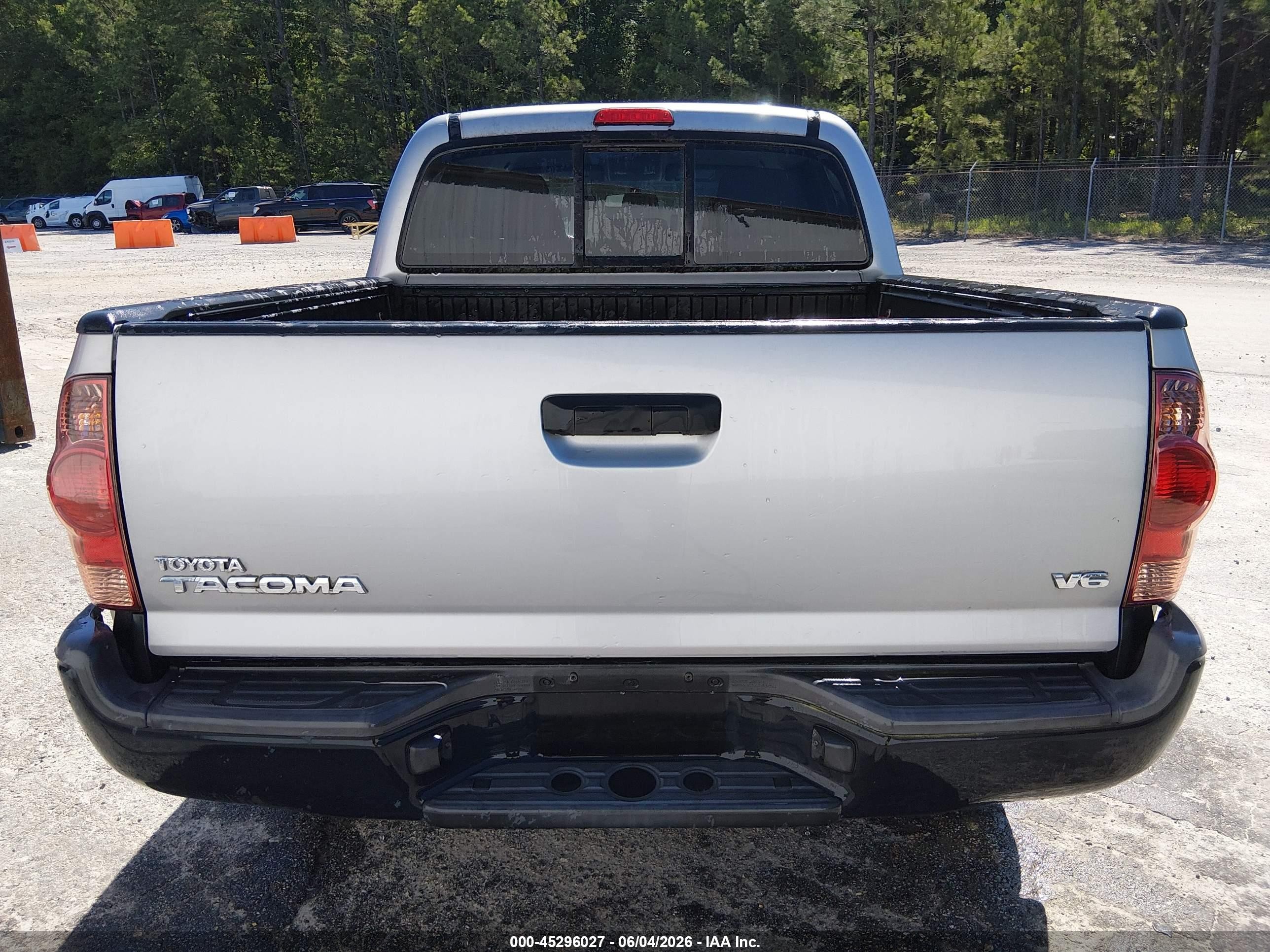 2014 Toyota Tacoma Base V6 Silver vin: 3TMLU4EN2EM162102
