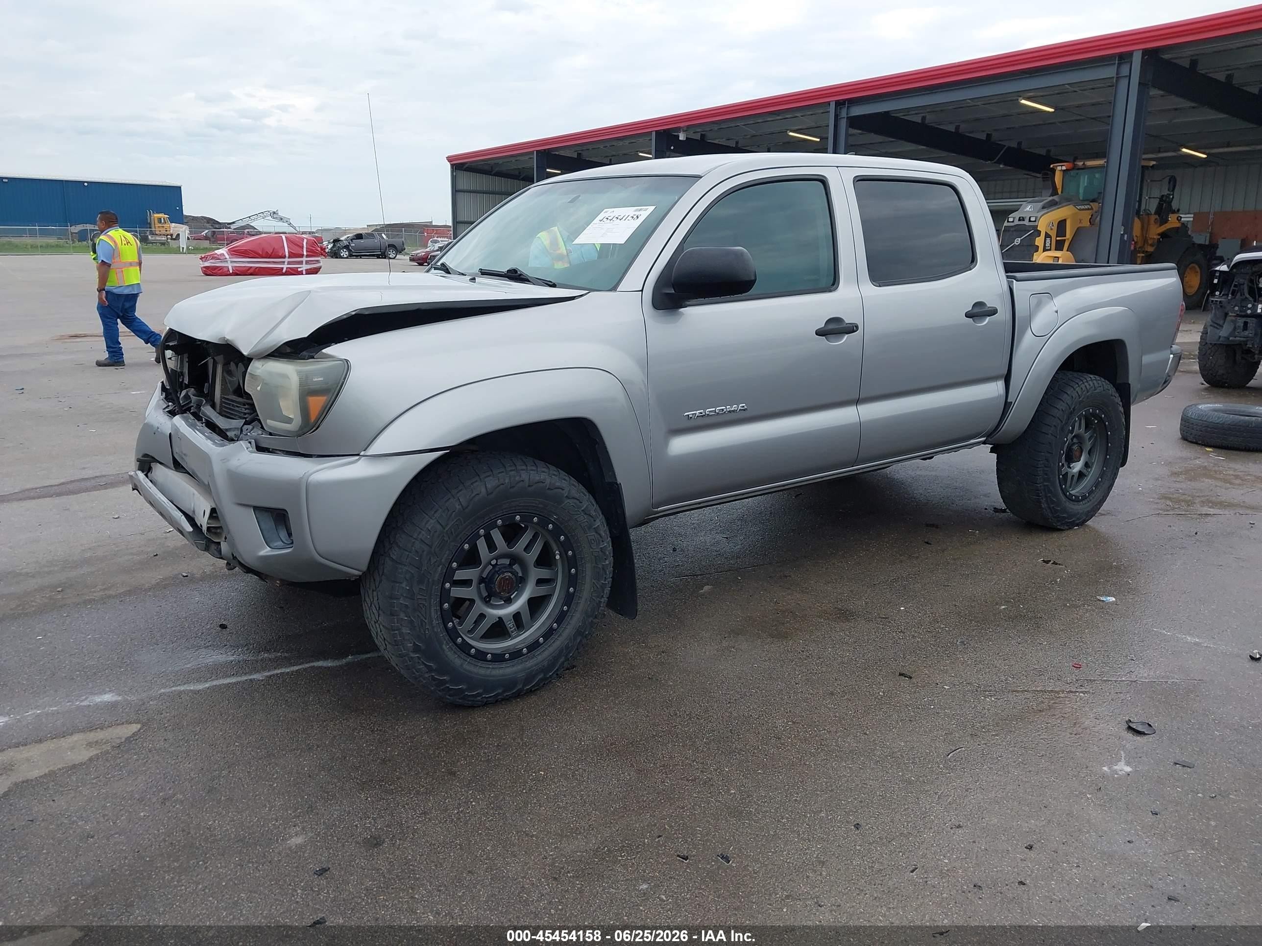 2014 Toyota Tacoma Base V6 Silver vin: 3TMLU4EN2EM164397