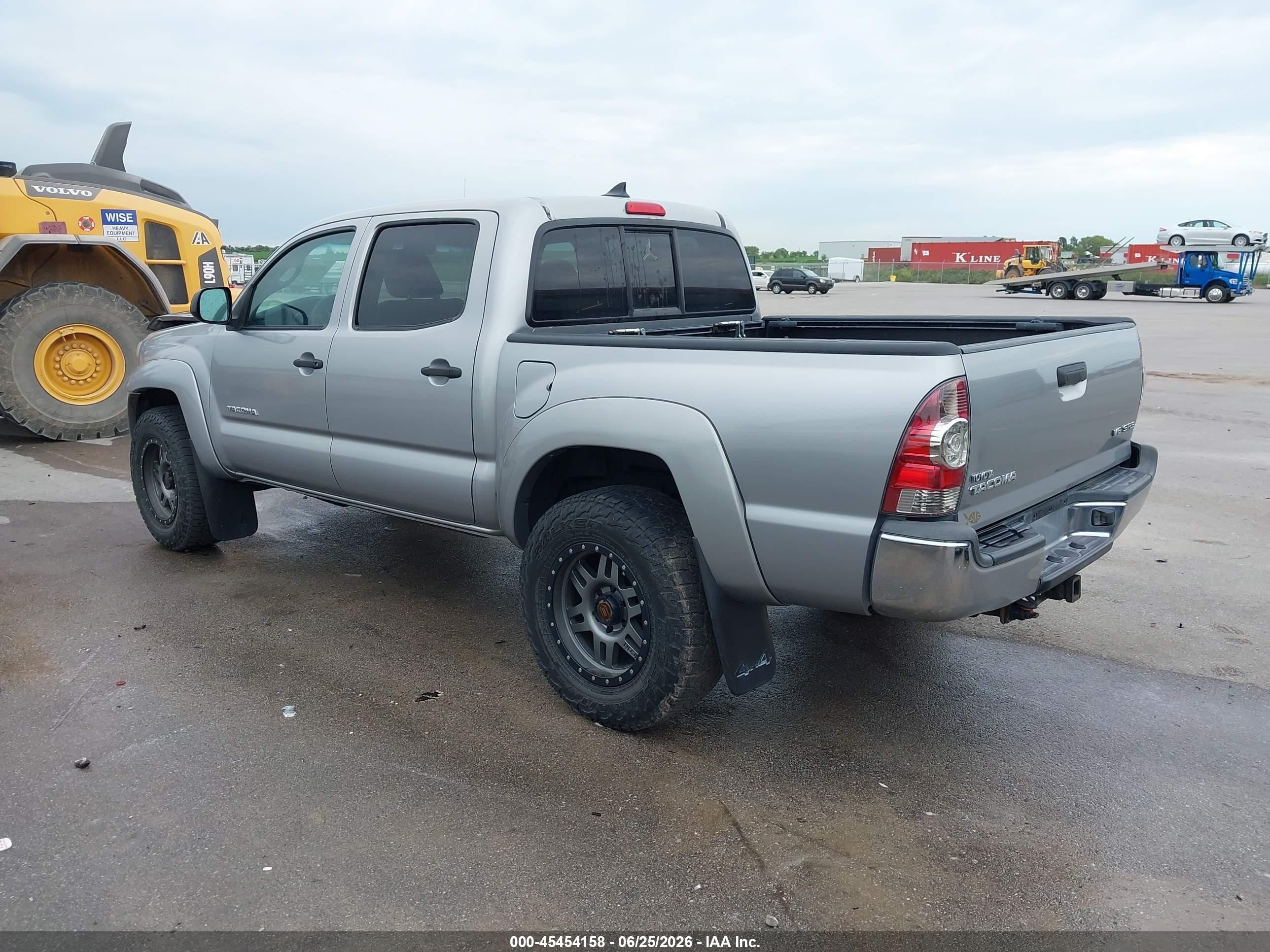 2014 Toyota Tacoma Base V6 Silver vin: 3TMLU4EN2EM164397