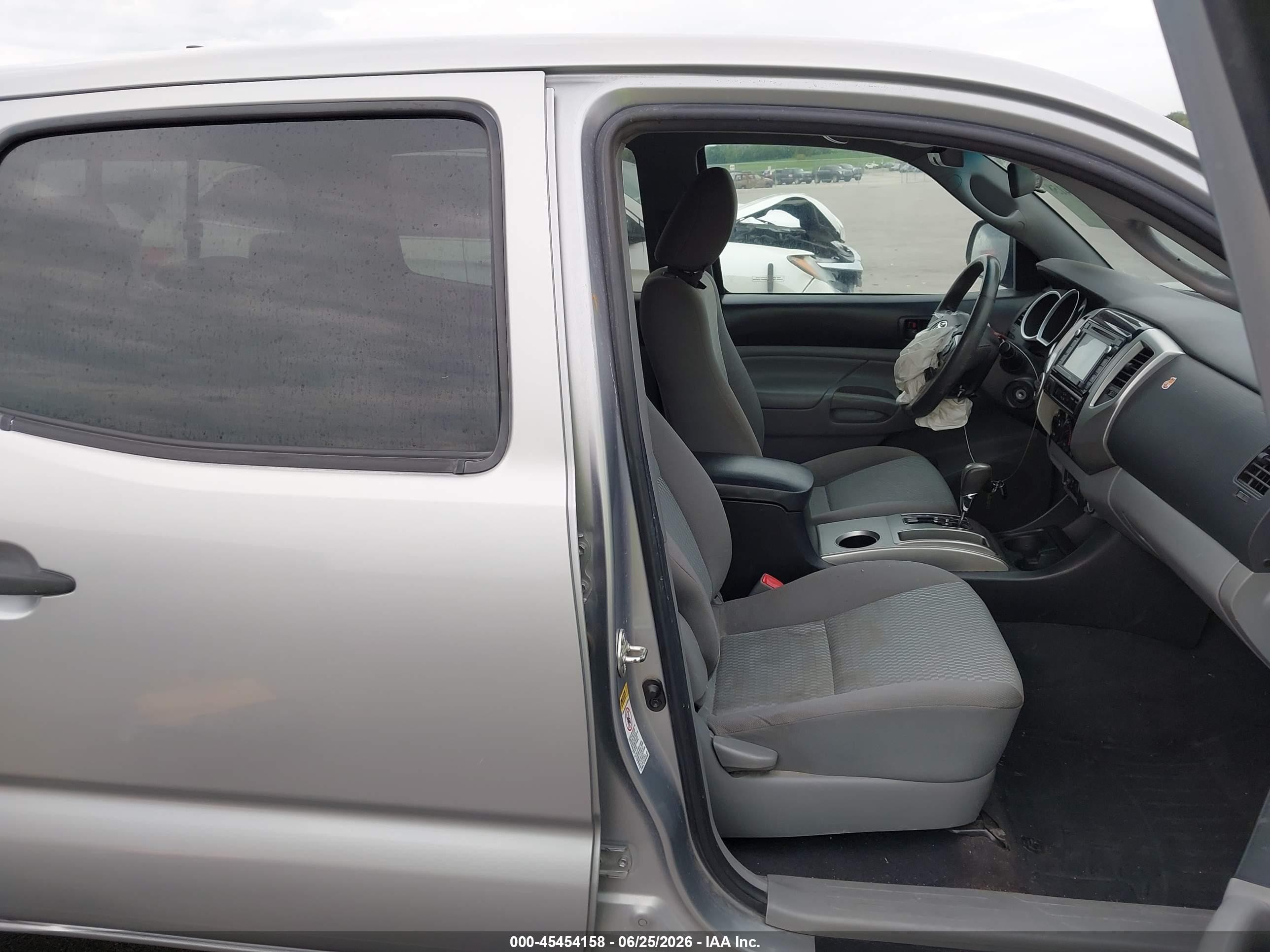 2014 Toyota Tacoma Base V6 Silver vin: 3TMLU4EN2EM164397