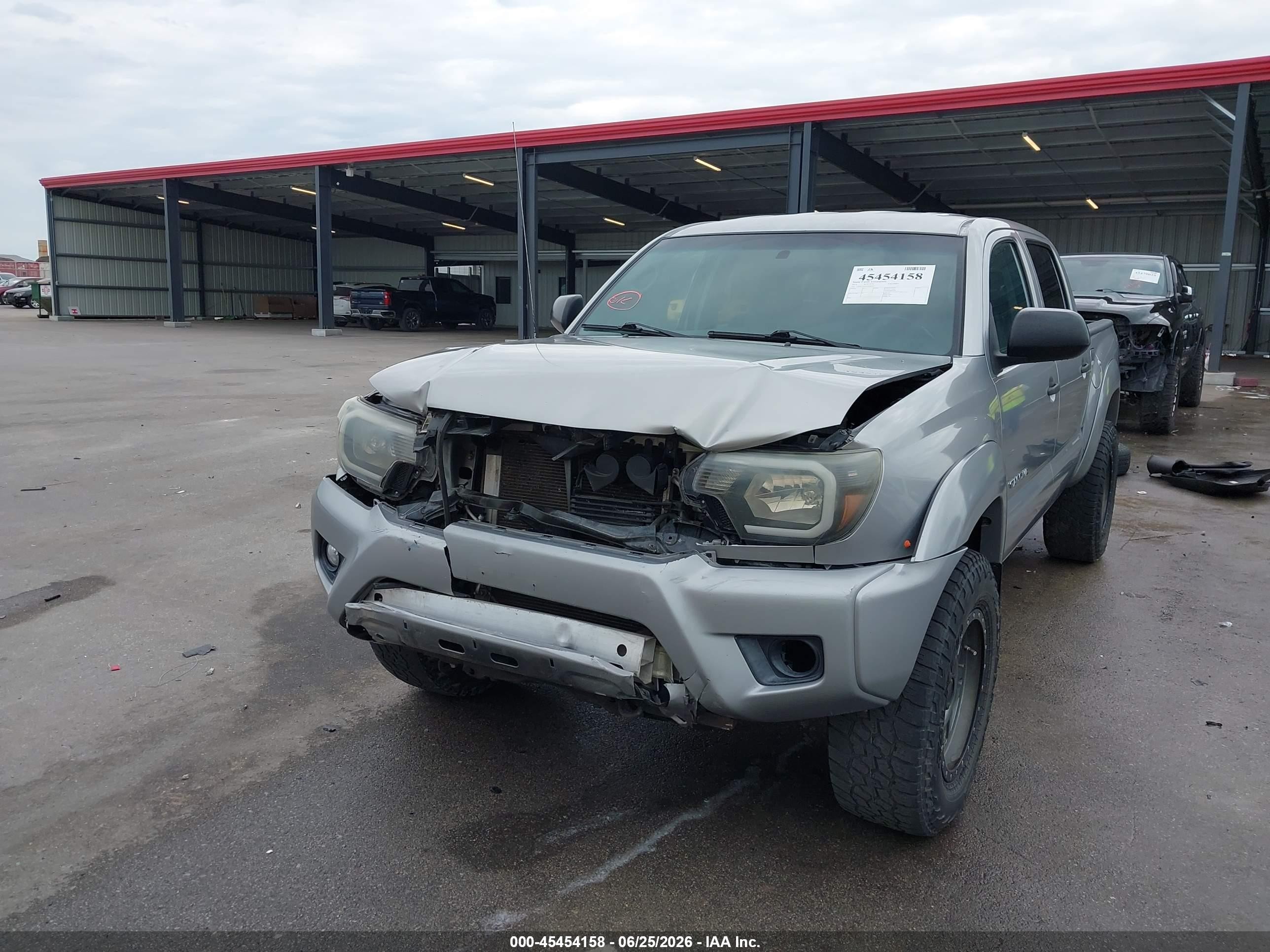 2014 Toyota Tacoma Base V6 Silver vin: 3TMLU4EN2EM164397